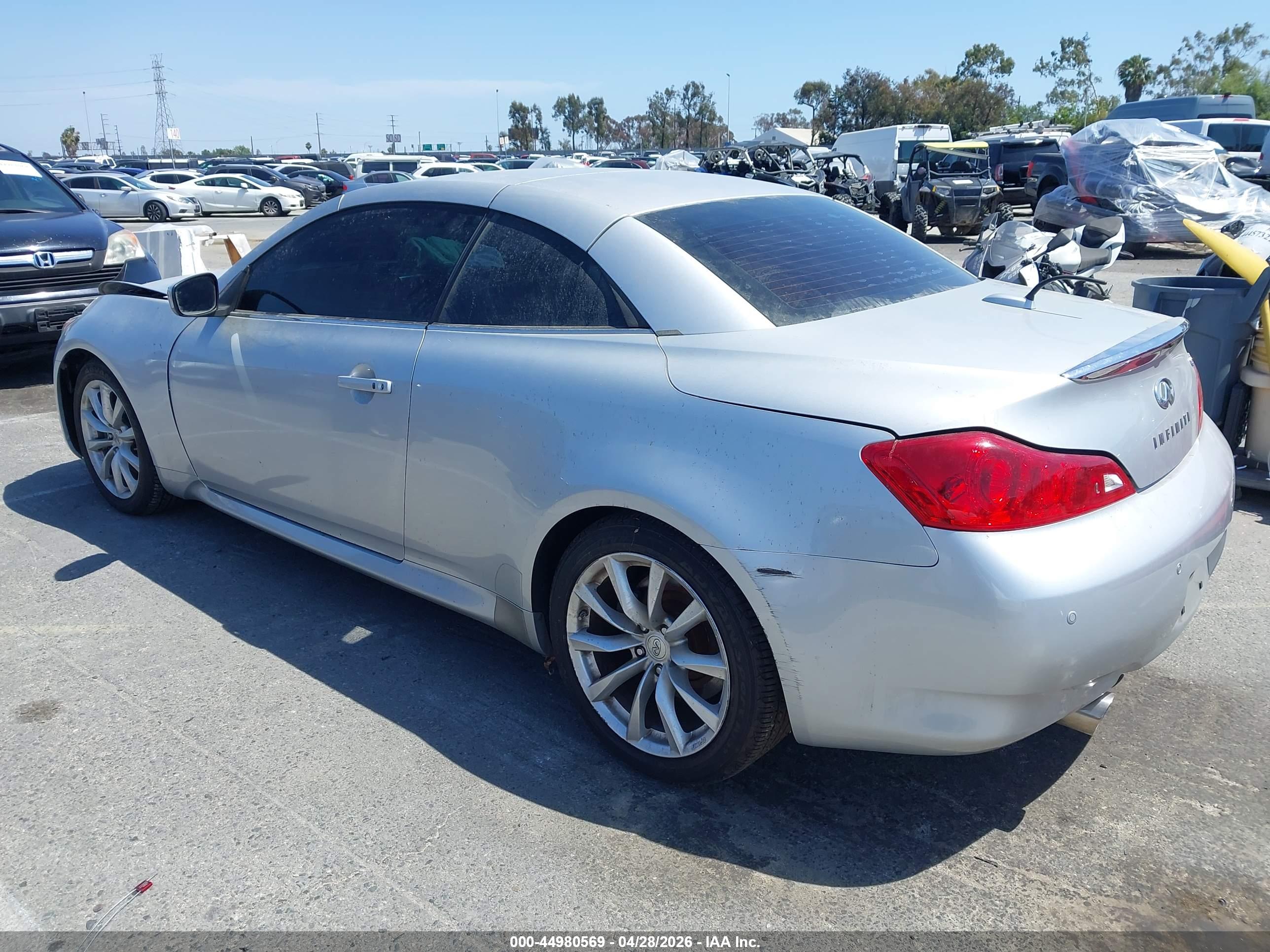 INFINITI G37 image 3