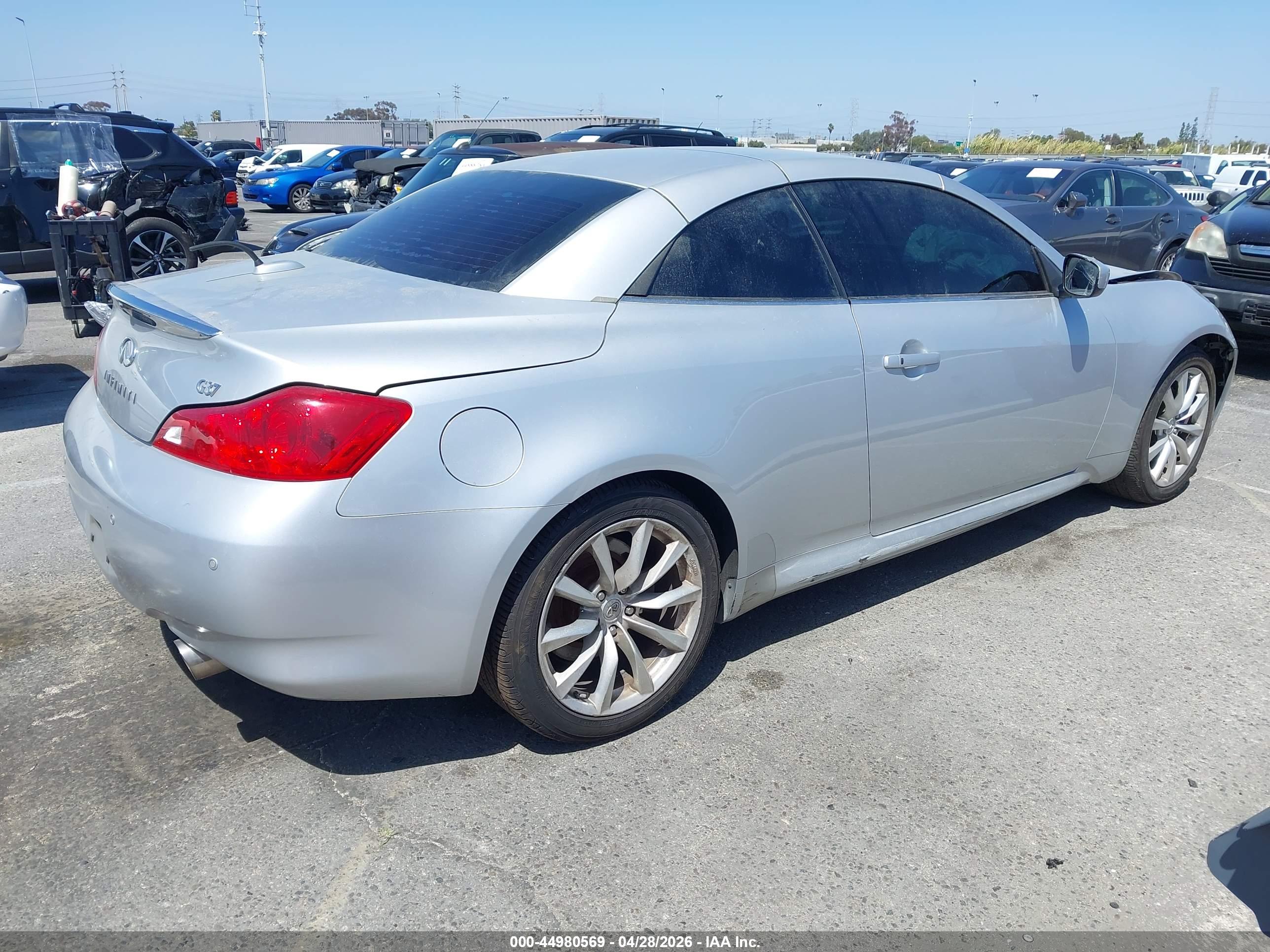 INFINITI G37 image 4