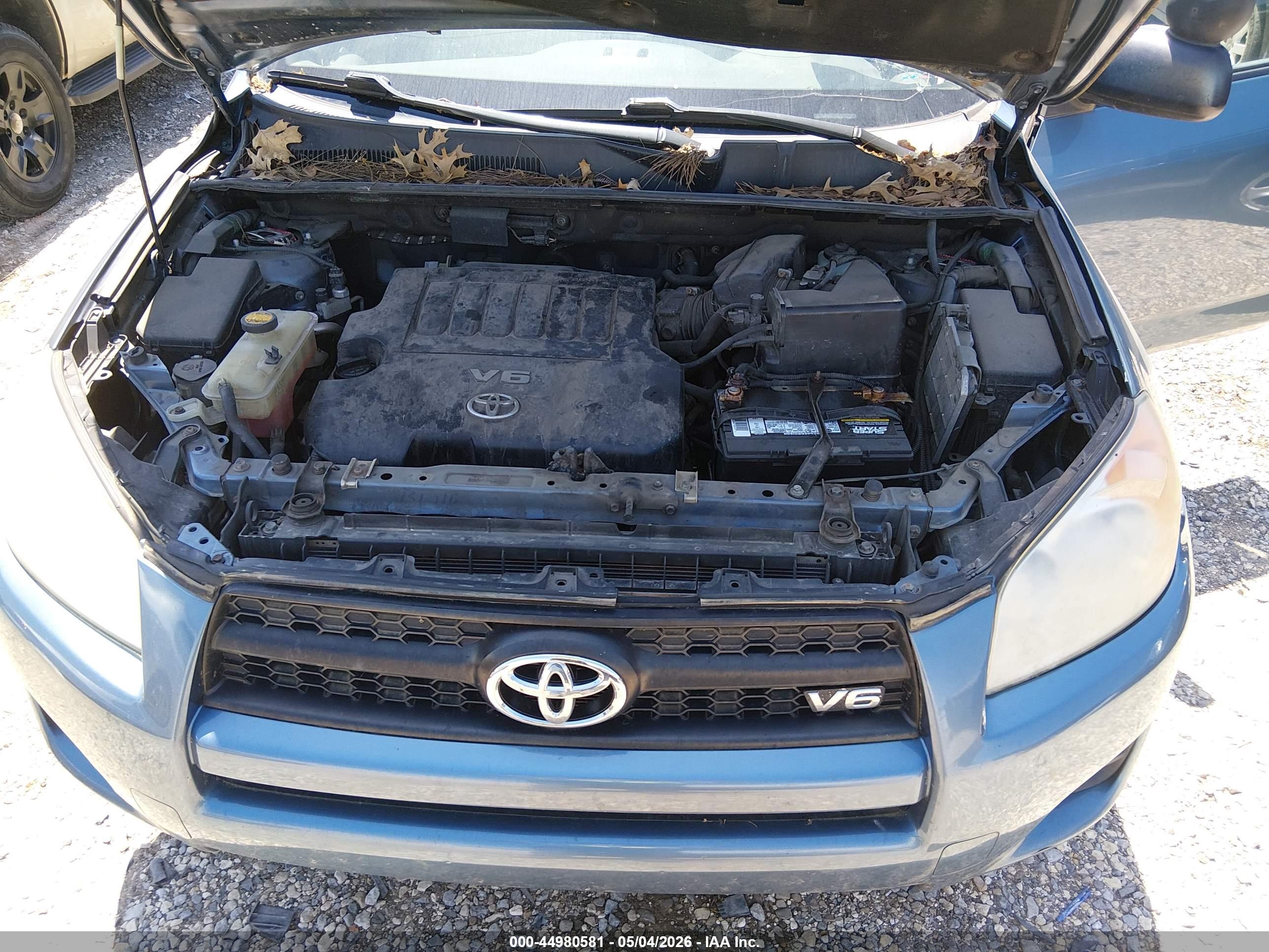 TOYOTA RAV4 image 10