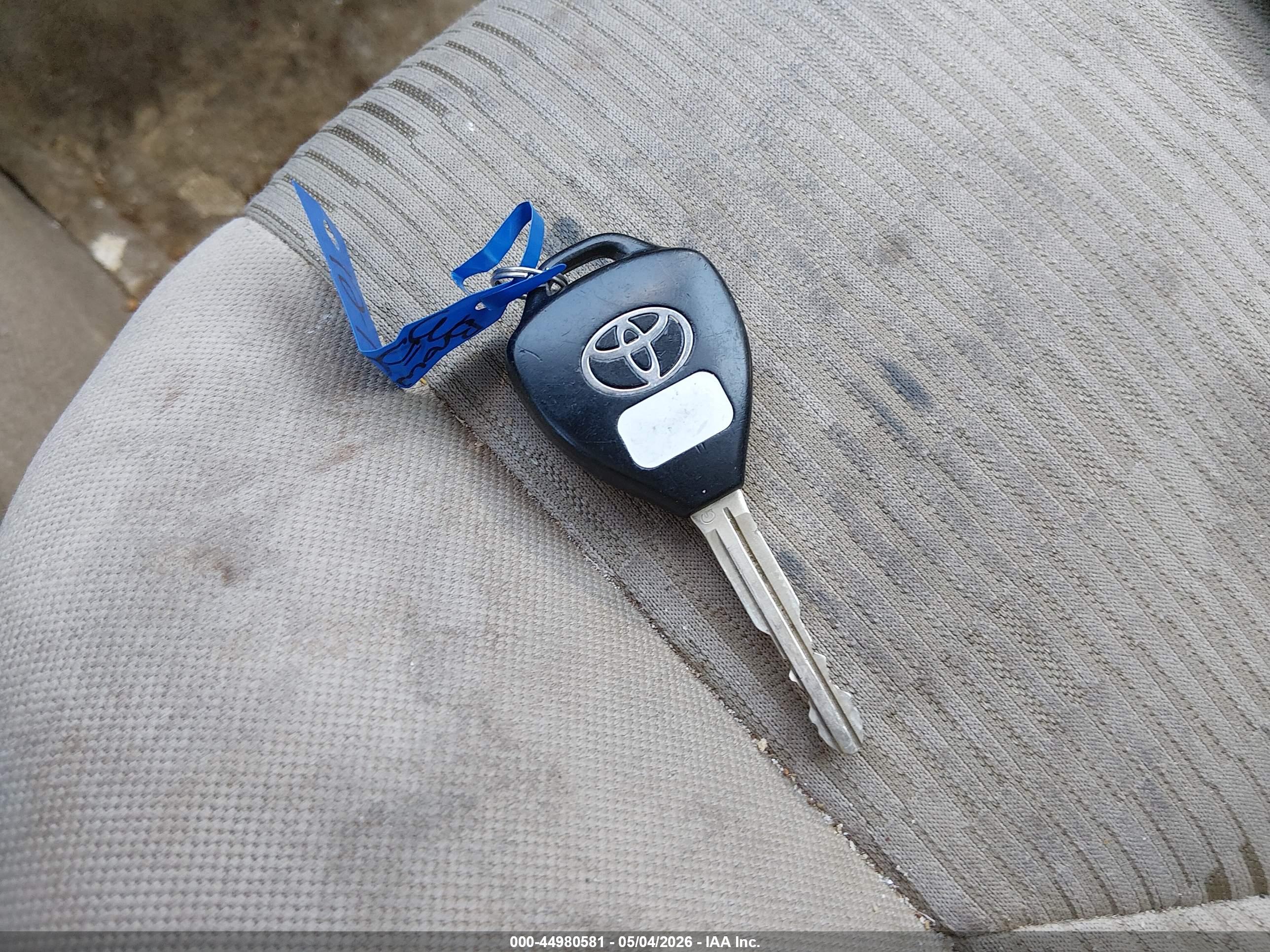 TOYOTA RAV4 image 11
