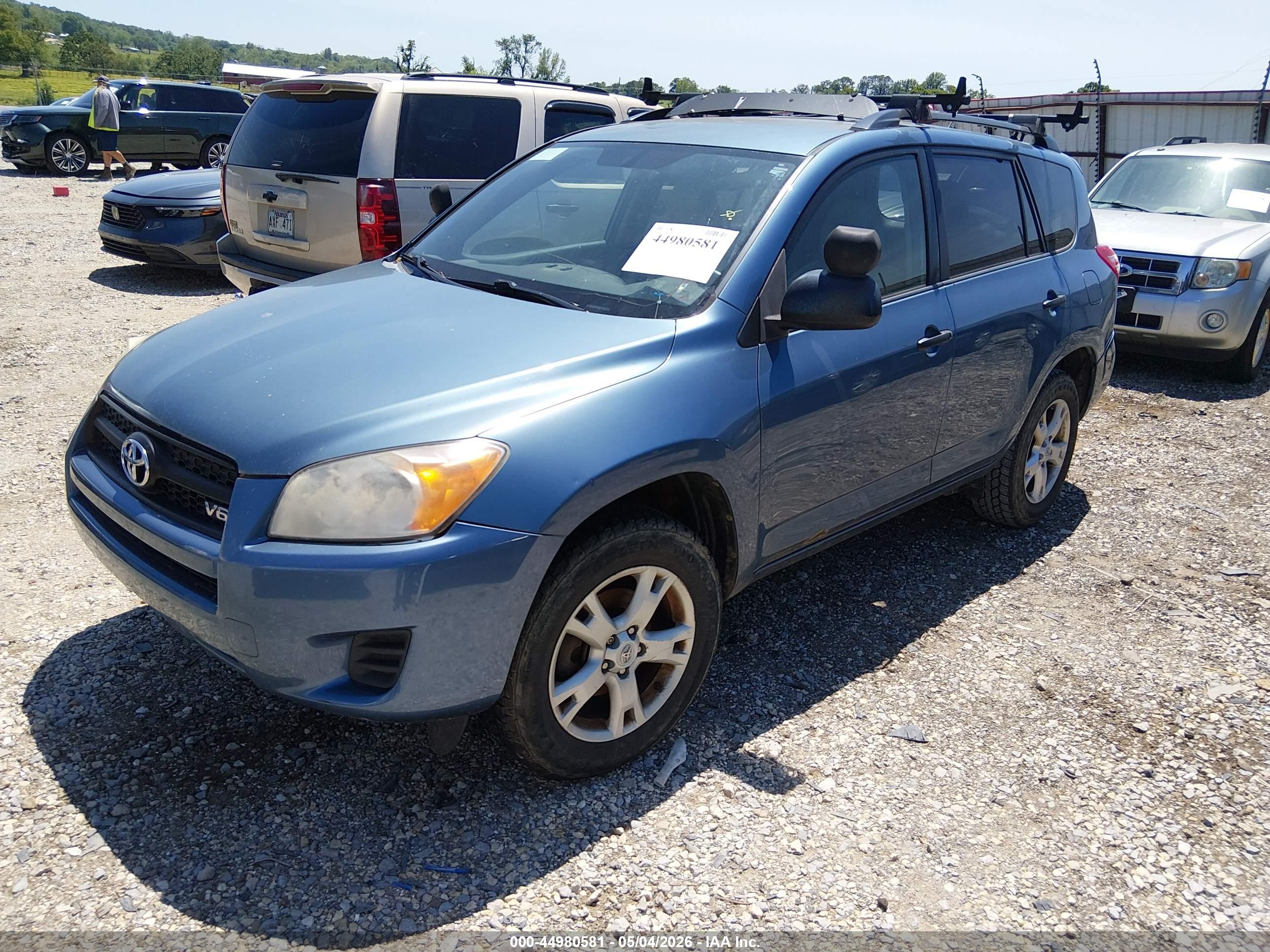 TOYOTA RAV4 image 2