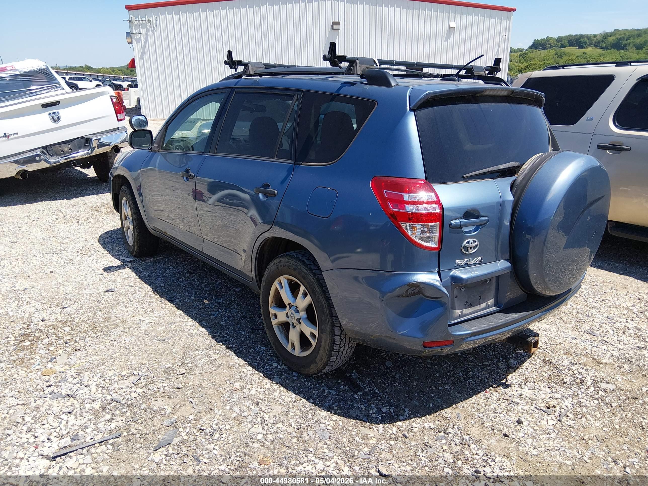 TOYOTA RAV4 image 3