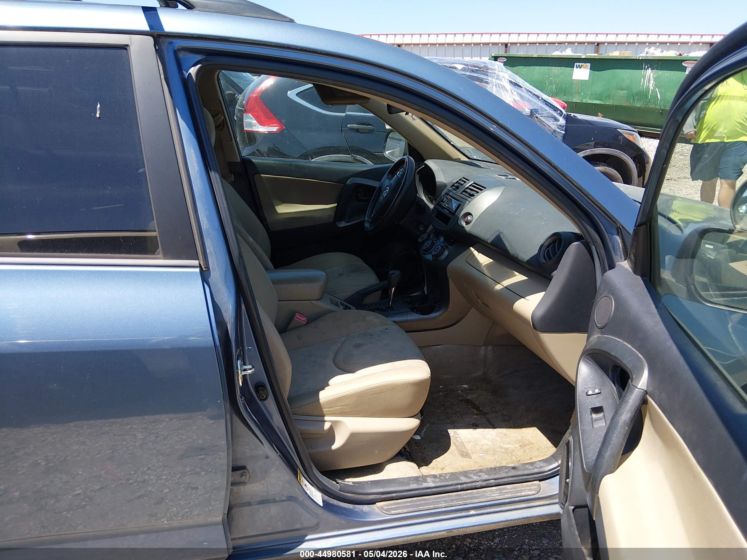 TOYOTA RAV4 image 5