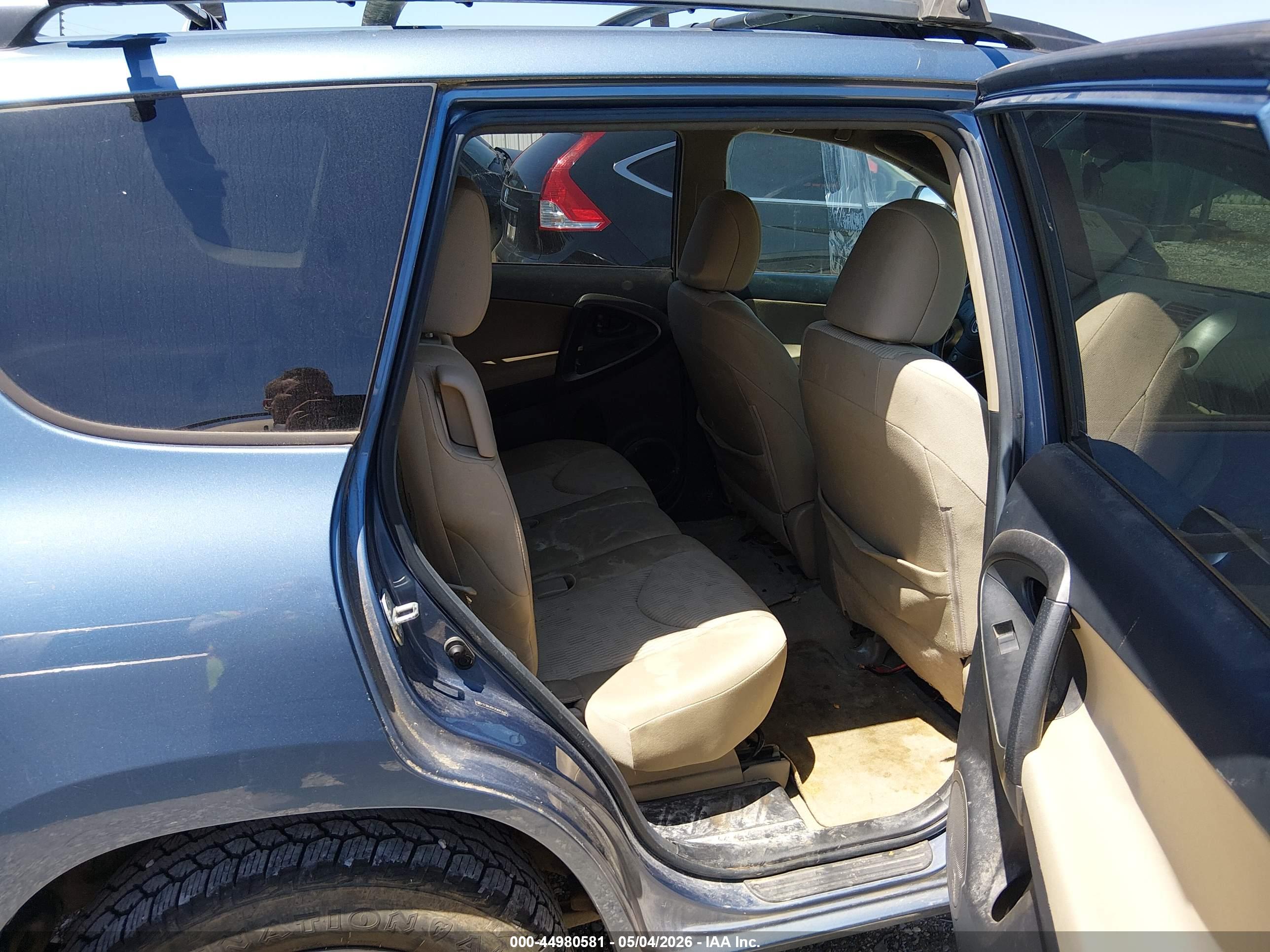 TOYOTA RAV4 image 8