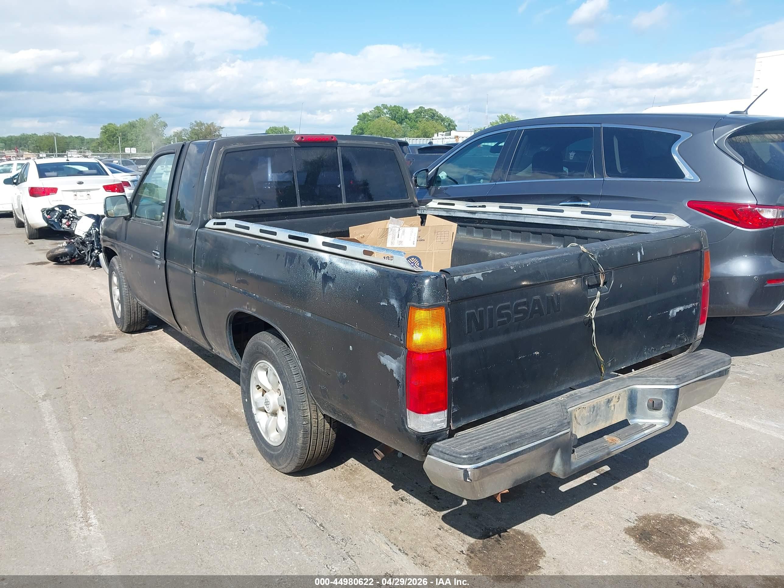 NISSAN TRUCK image 3