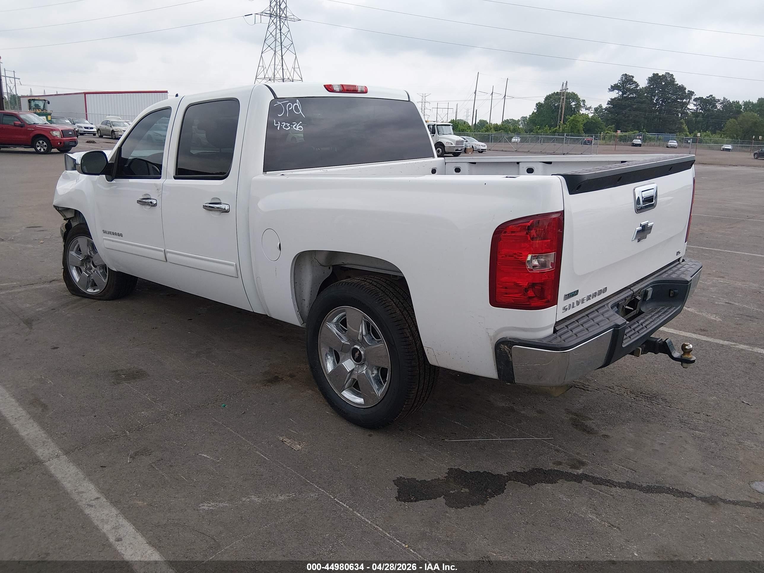 CHEVROLET SILVERADO image 3