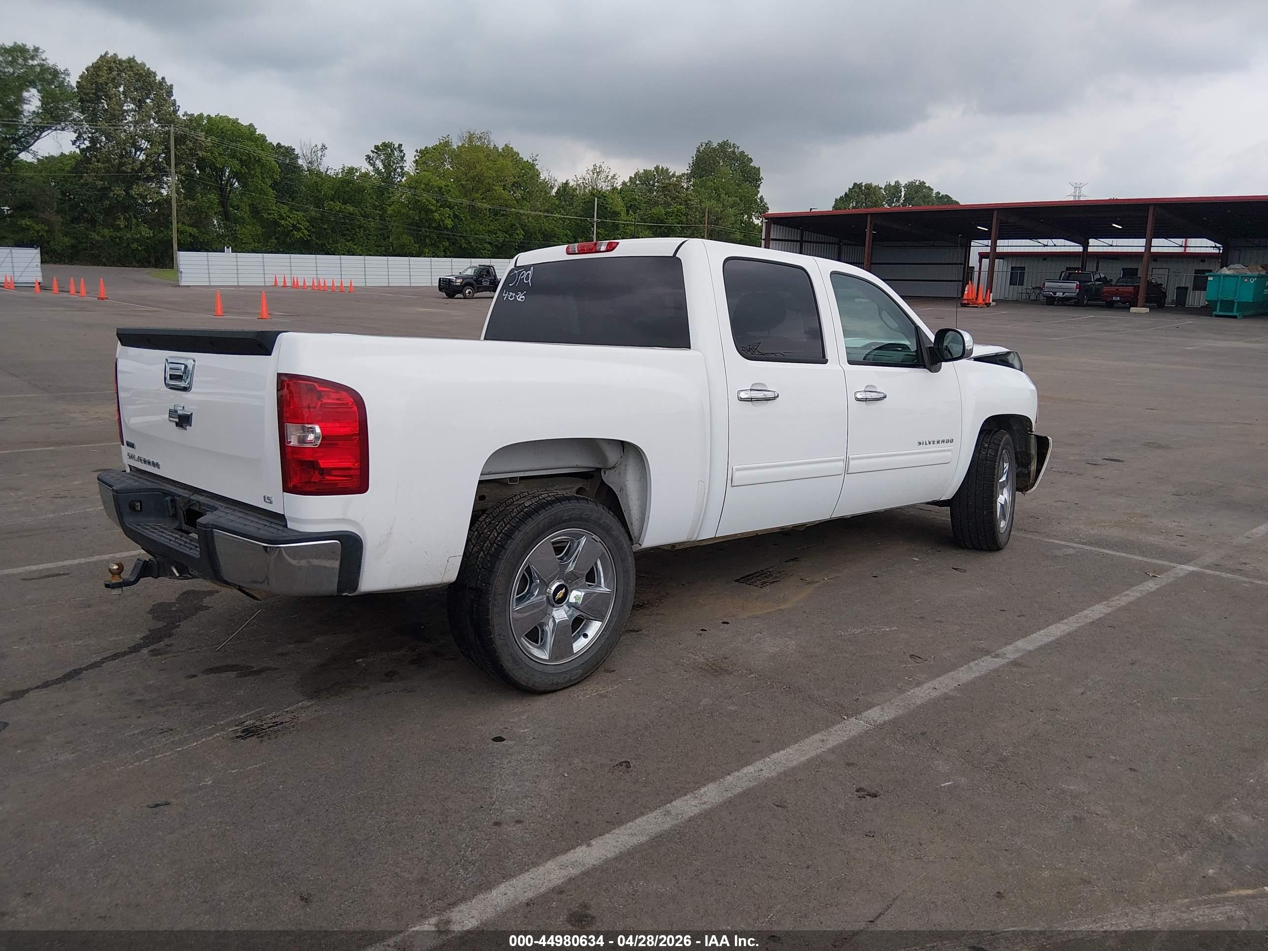 CHEVROLET SILVERADO image 4