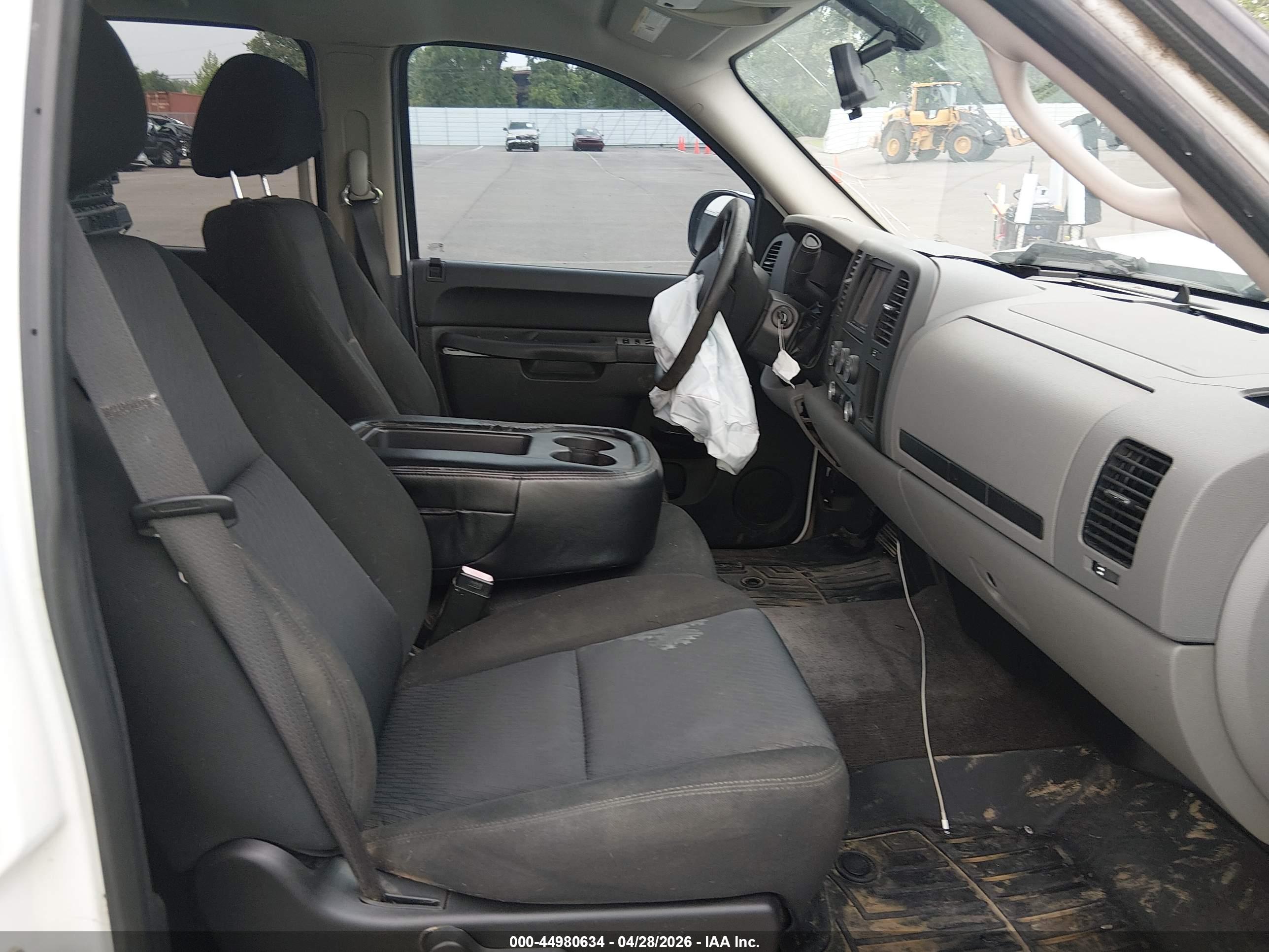 CHEVROLET SILVERADO image 5