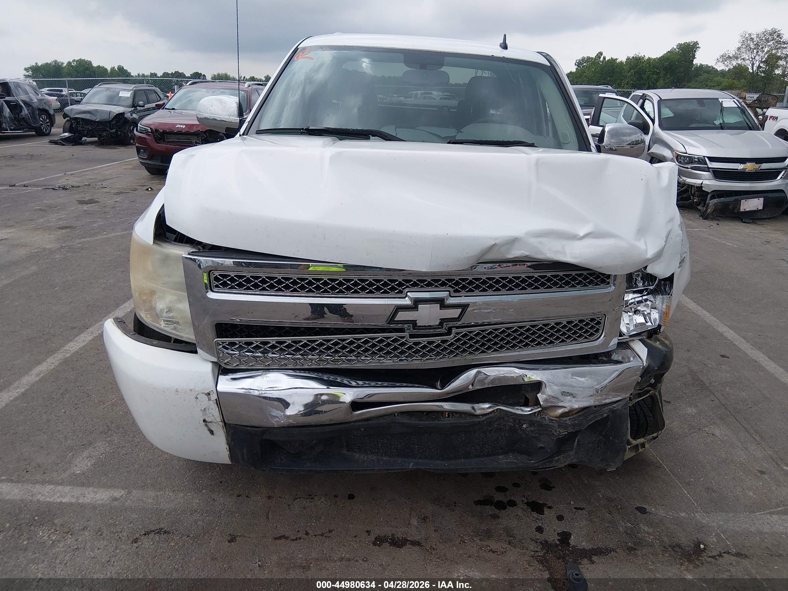 CHEVROLET SILVERADO image 6