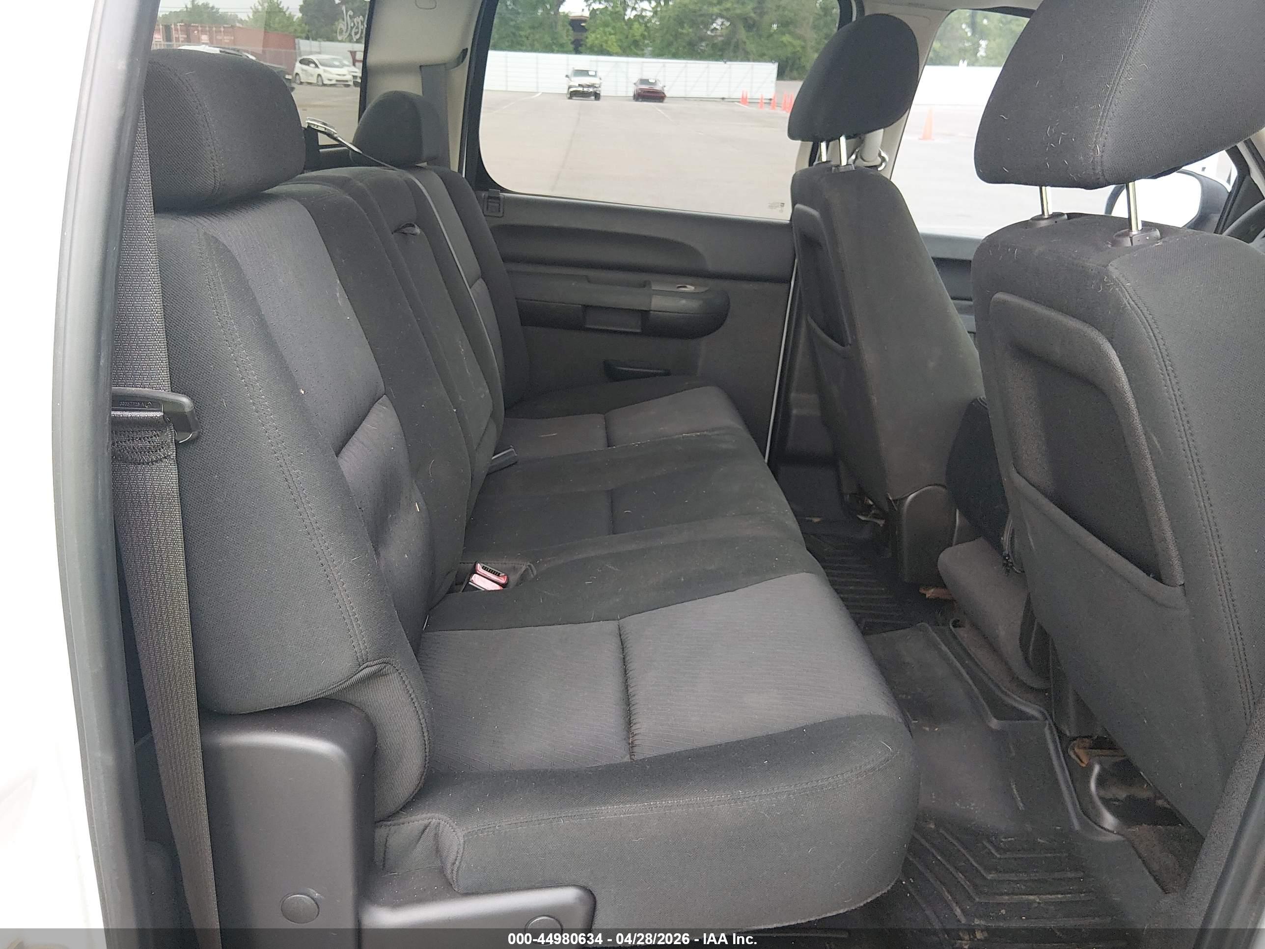 CHEVROLET SILVERADO image 8