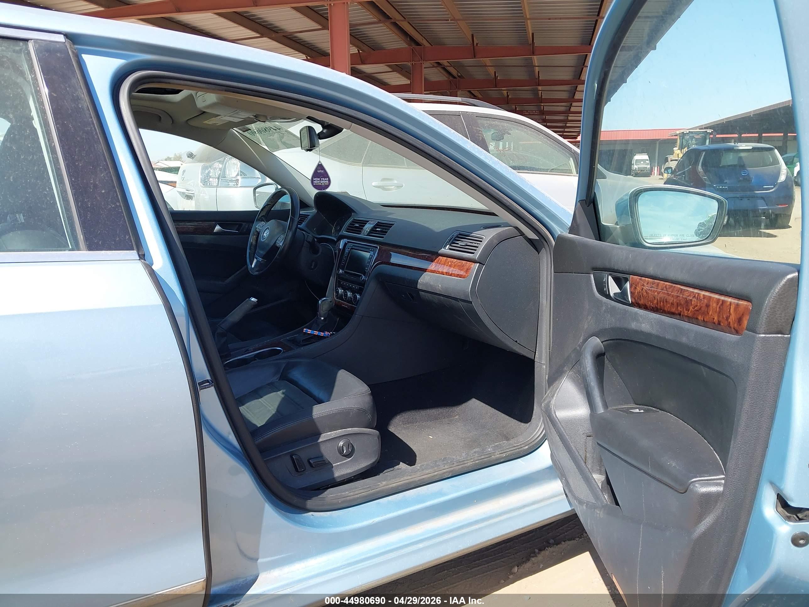 VOLKSWAGEN PASSAT image 5