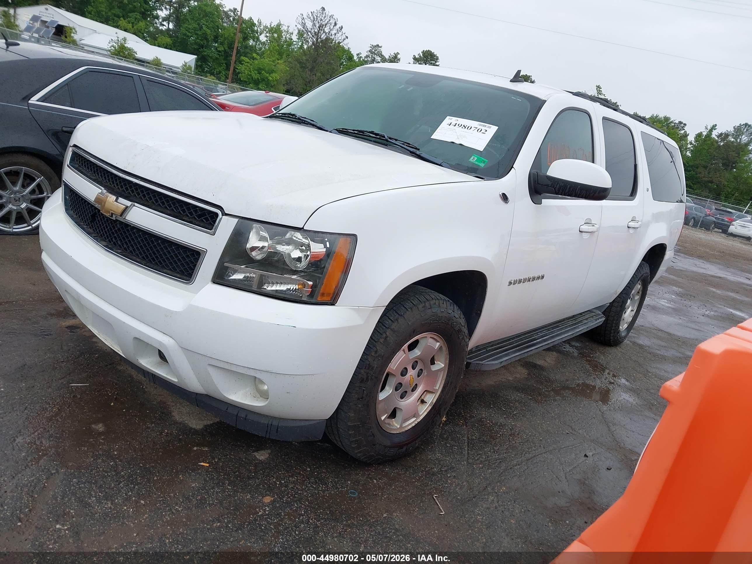 CHEVROLET SUBURBAN image 2