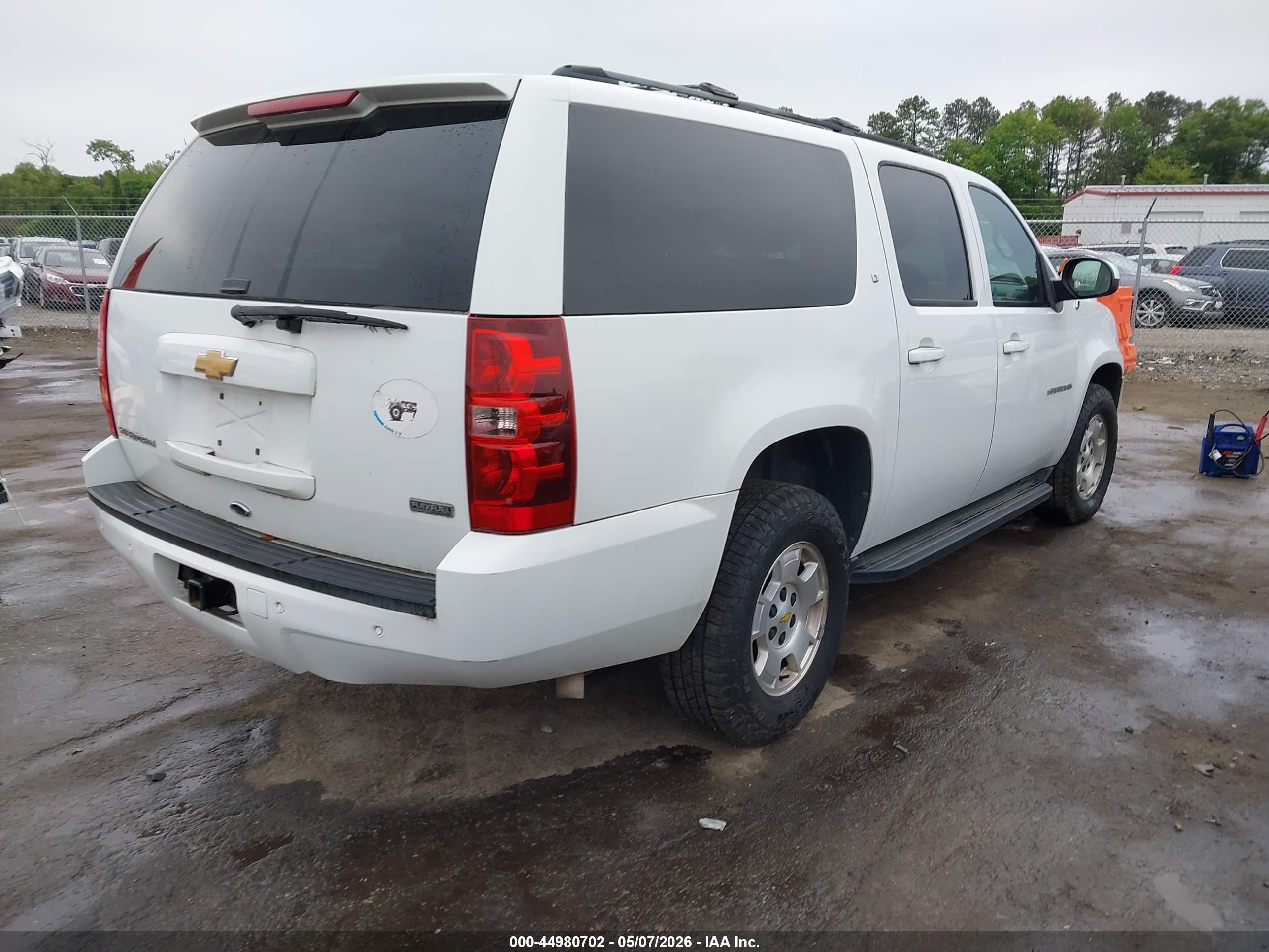 CHEVROLET SUBURBAN image 4
