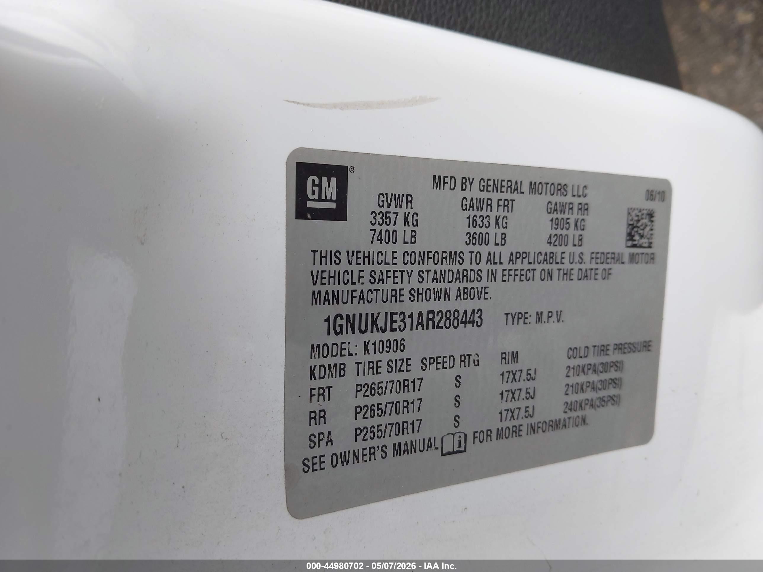 CHEVROLET SUBURBAN image 9