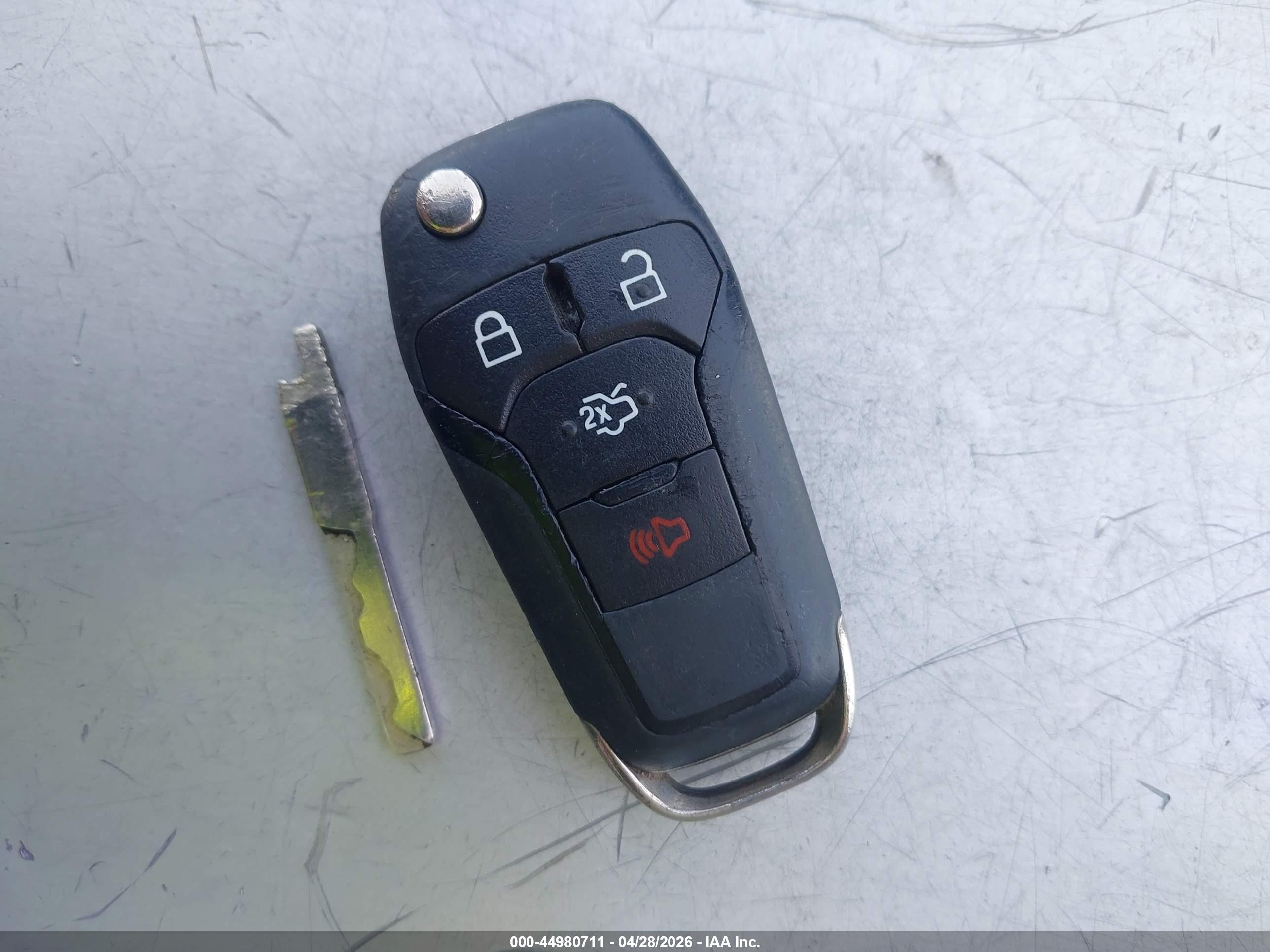 FORD FUSION image 11