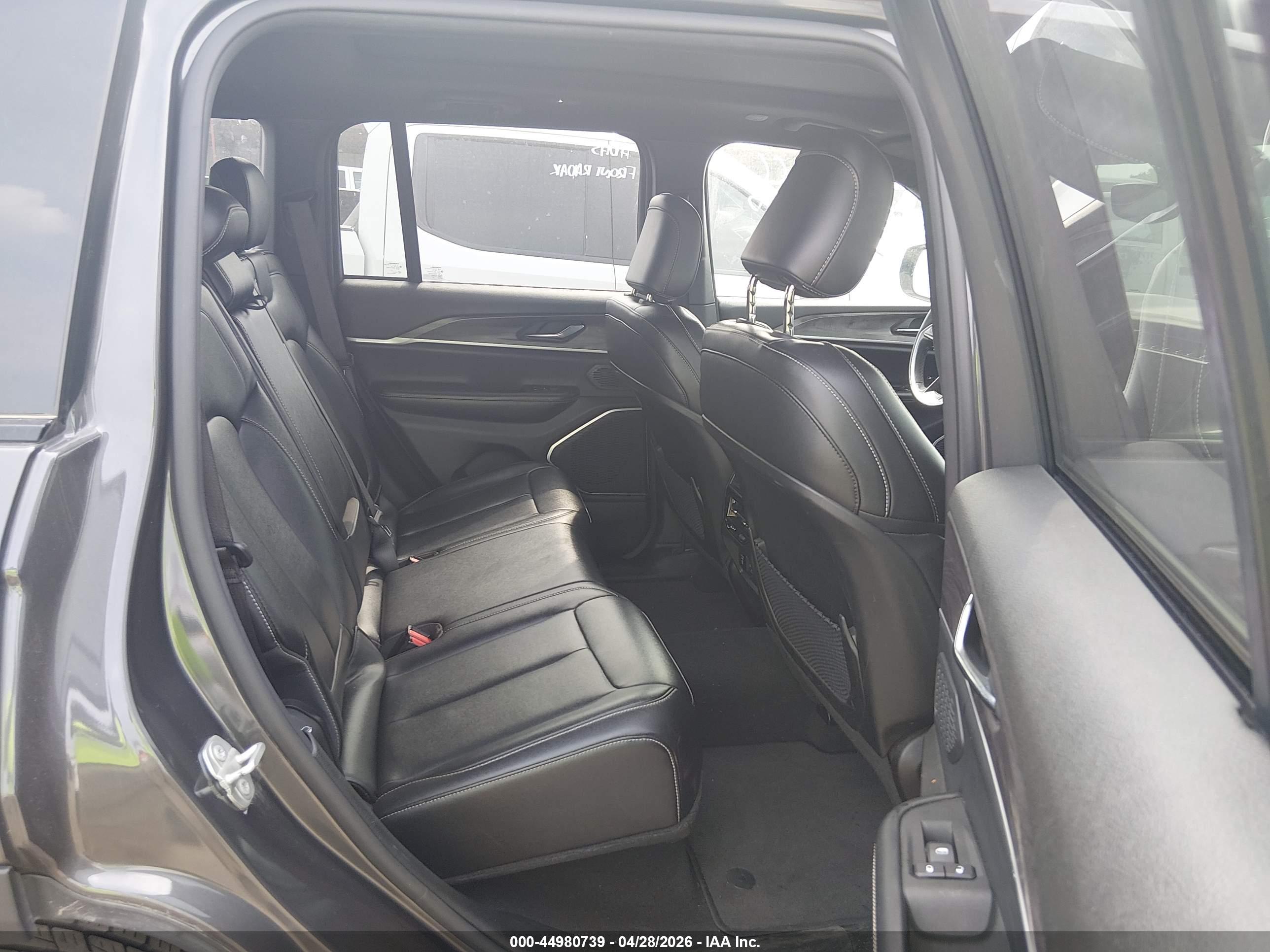 JEEP GRAND image 8