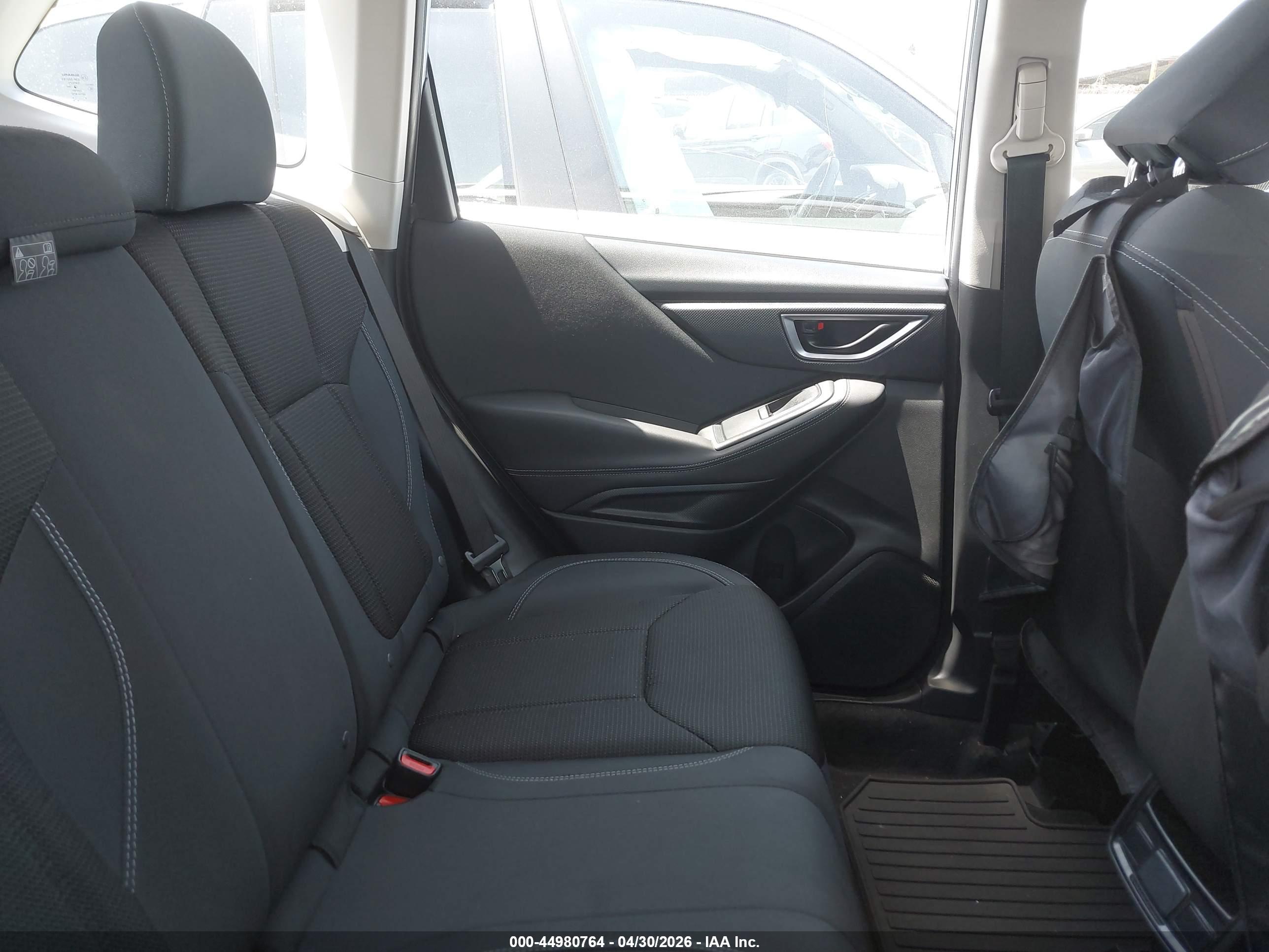 SUBARU FORESTER image 8