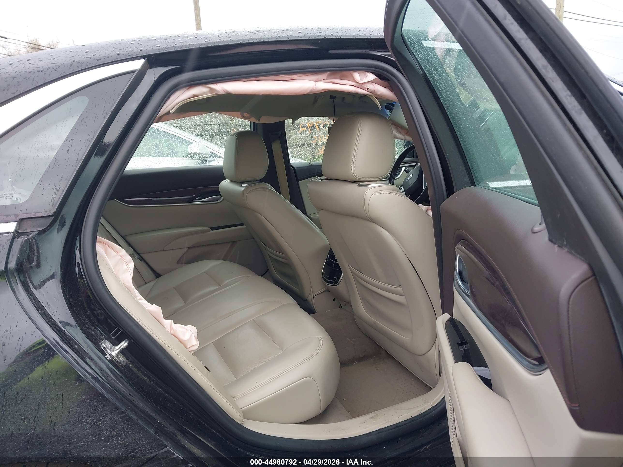 CADILLAC XTS image 8