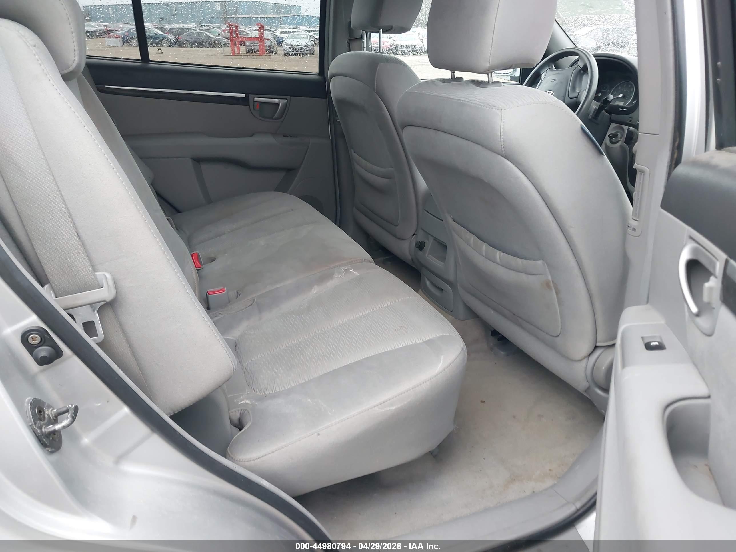 HYUNDAI SANTA image 8