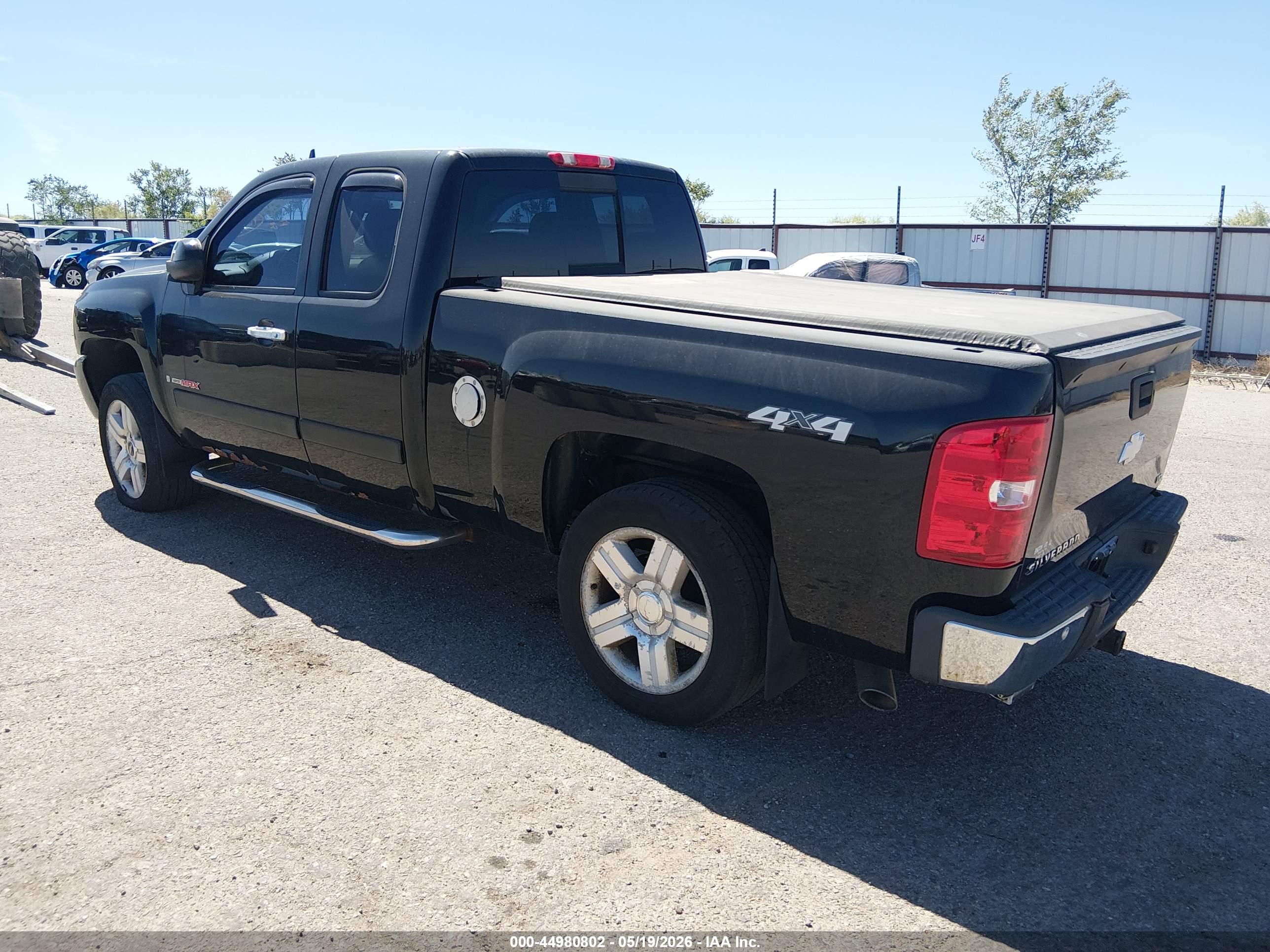 CHEVROLET SILVERADO image 3