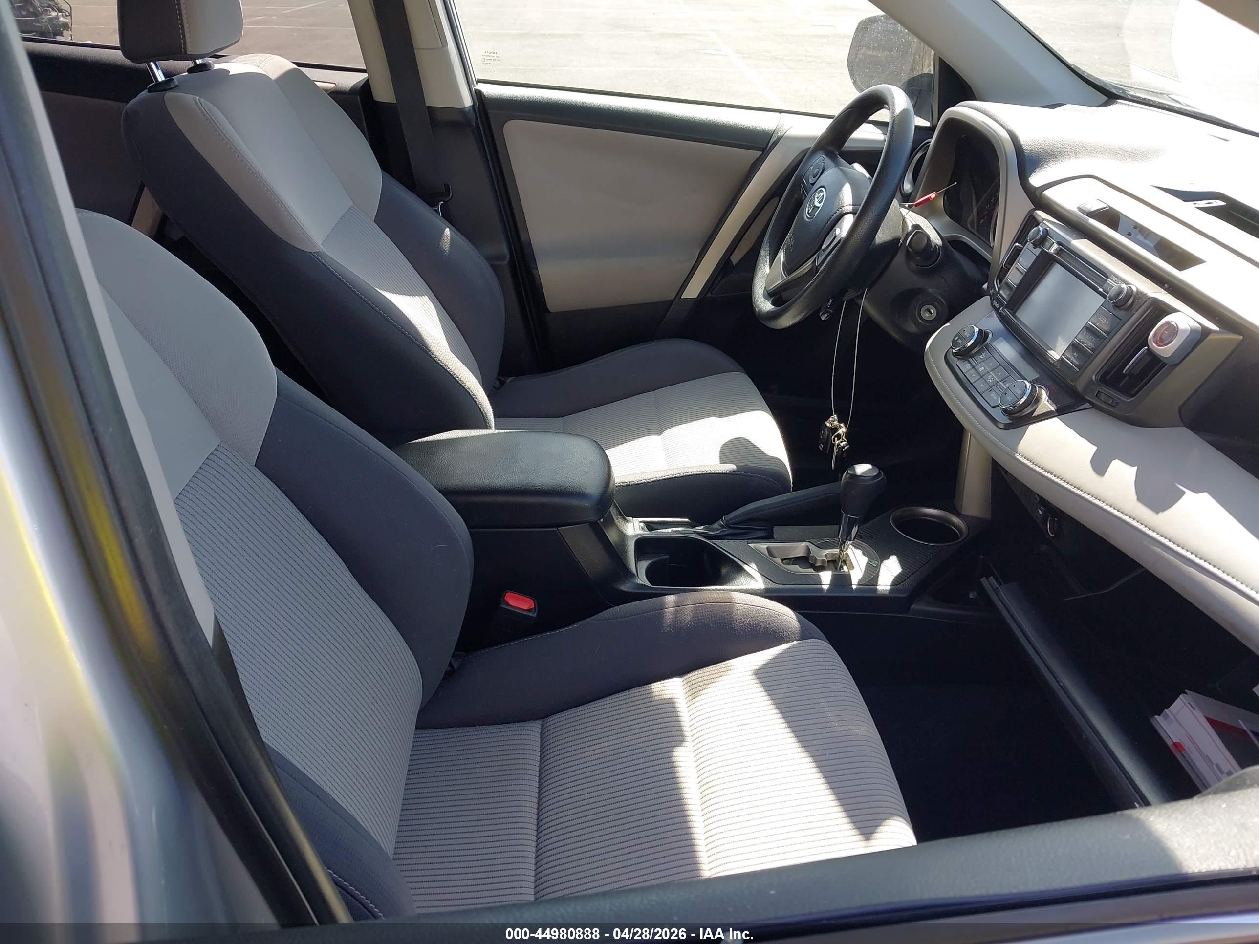 TOYOTA RAV4 image 5