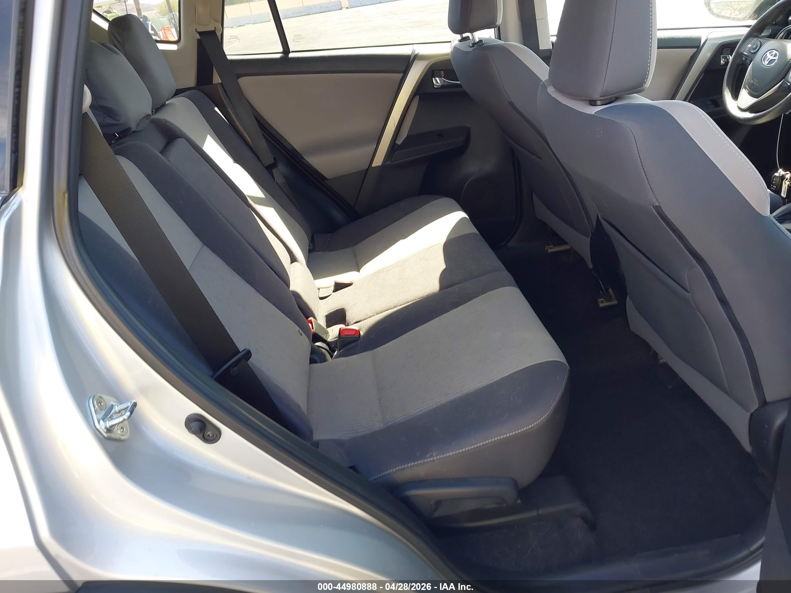 TOYOTA RAV4 image 8