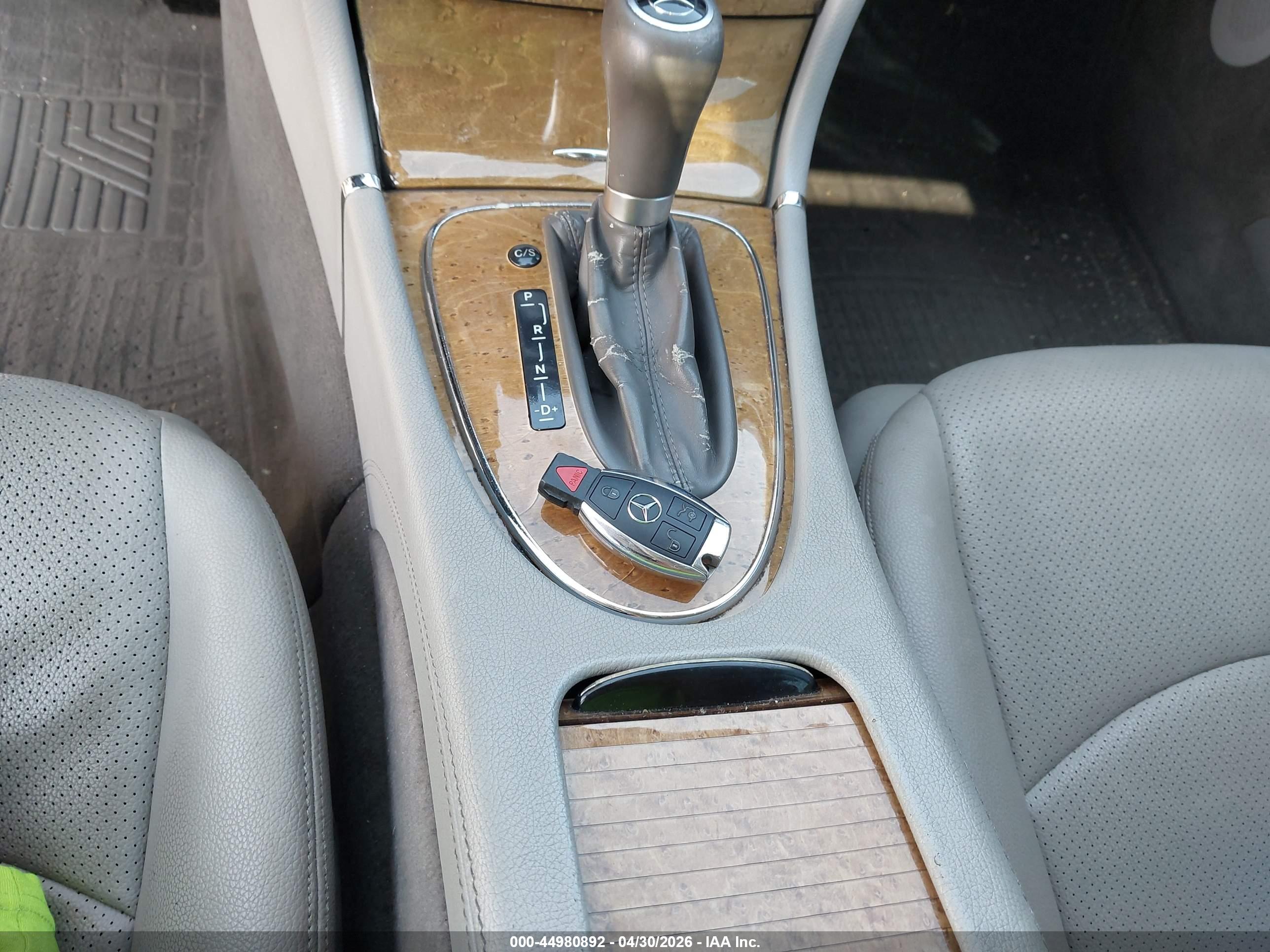 MERCEDES-BENZ E image 11
