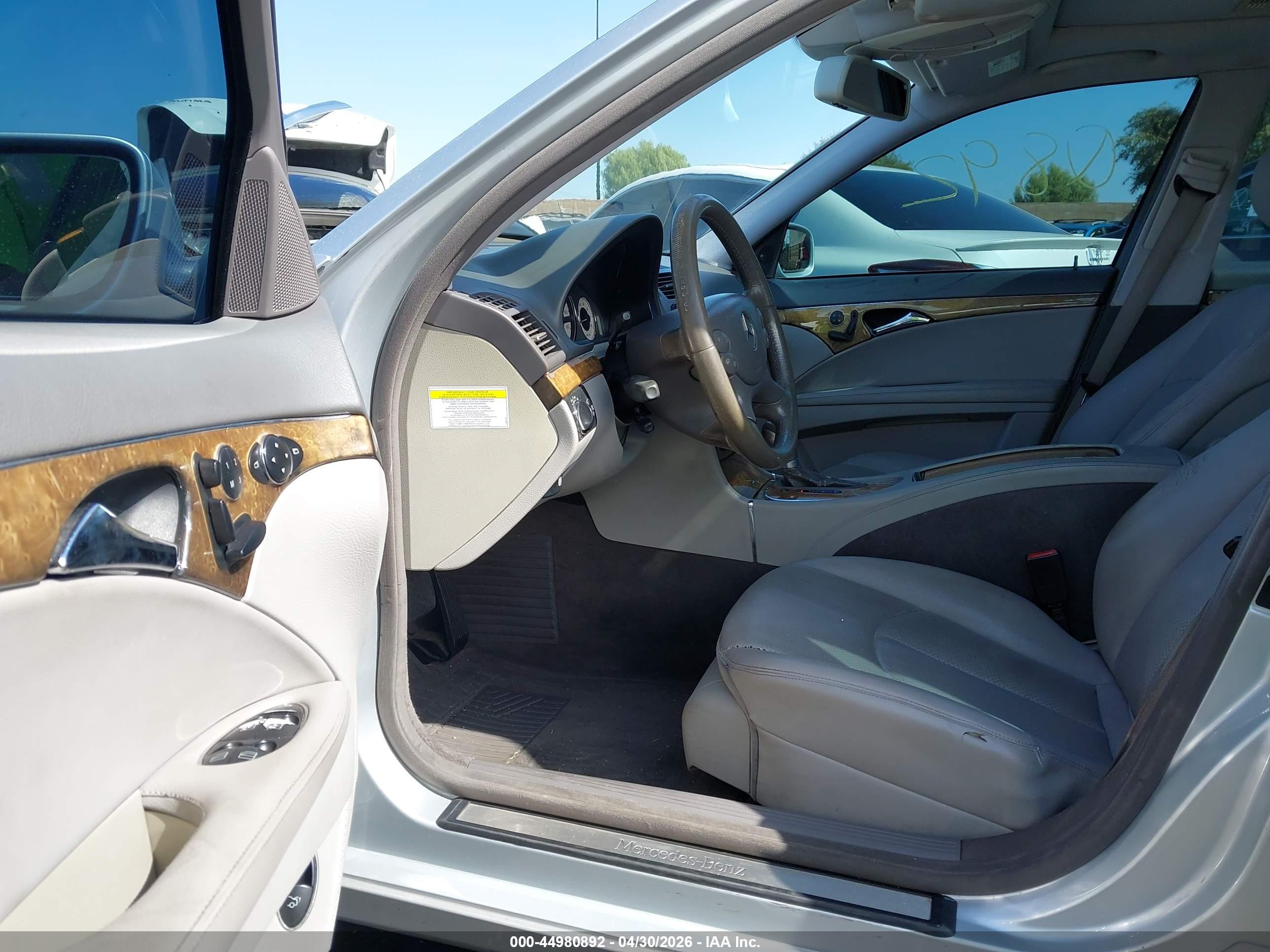 MERCEDES-BENZ E image 5