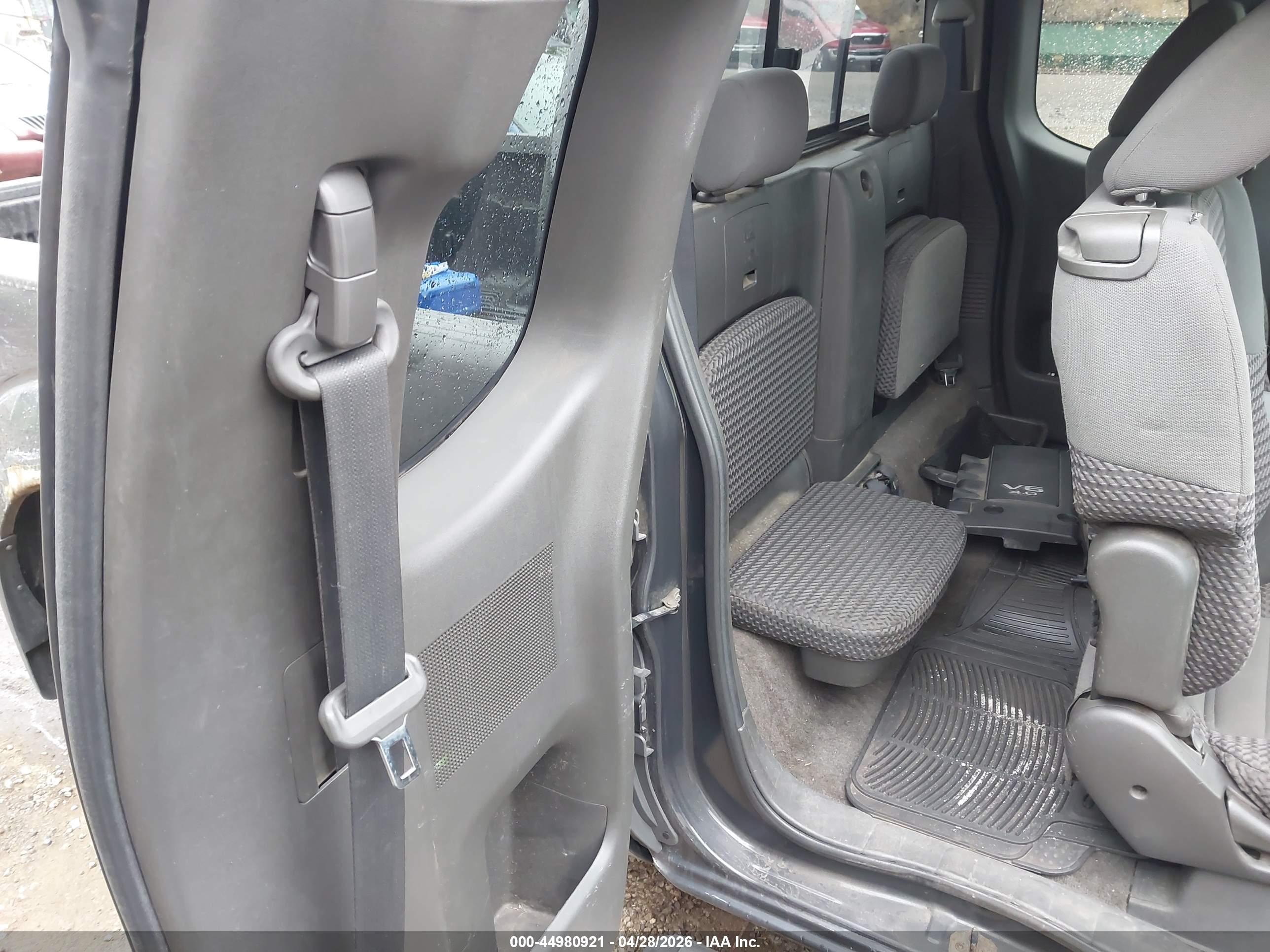 NISSAN FRONTIER image 8