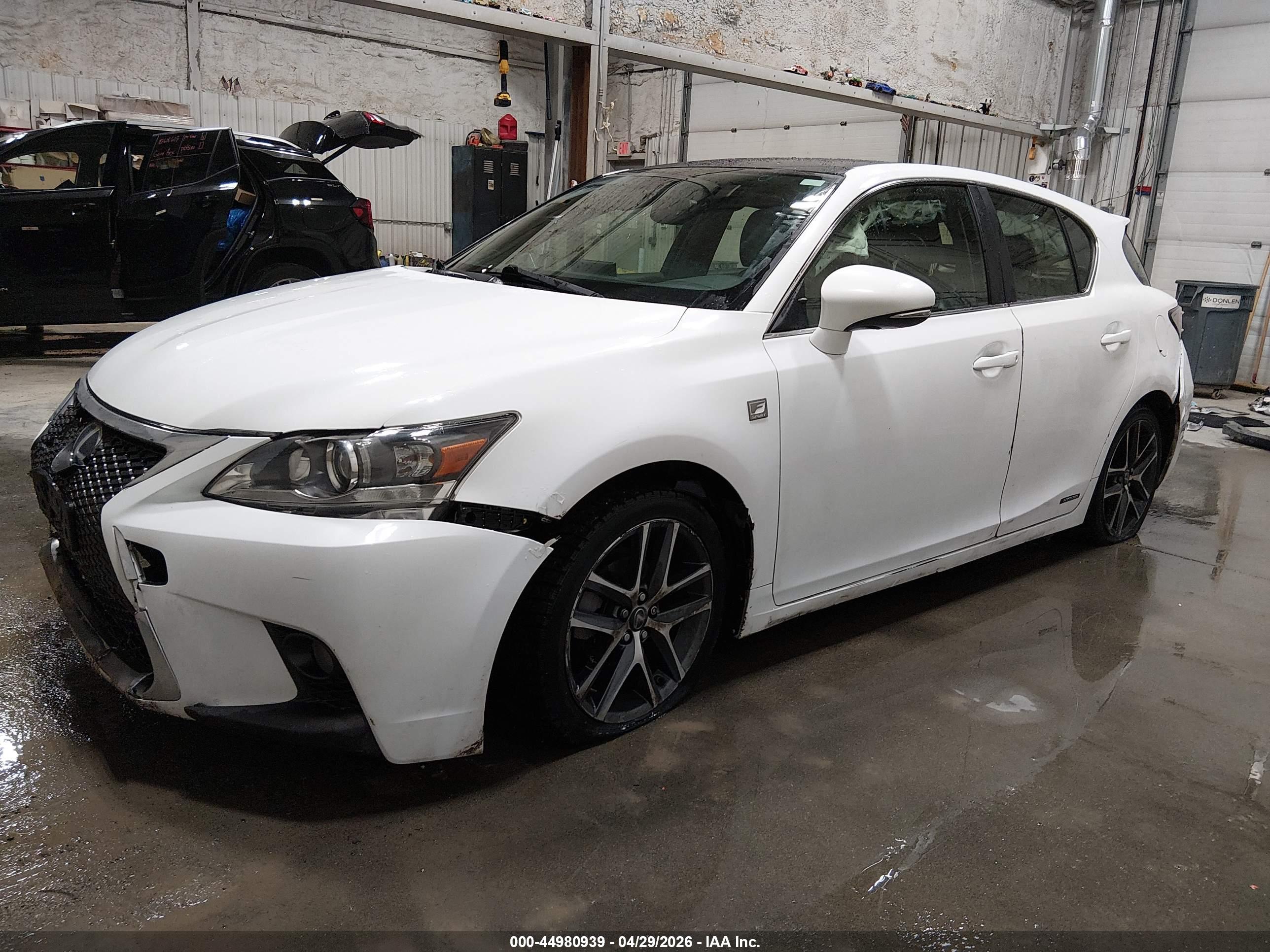 LEXUS CT image 2