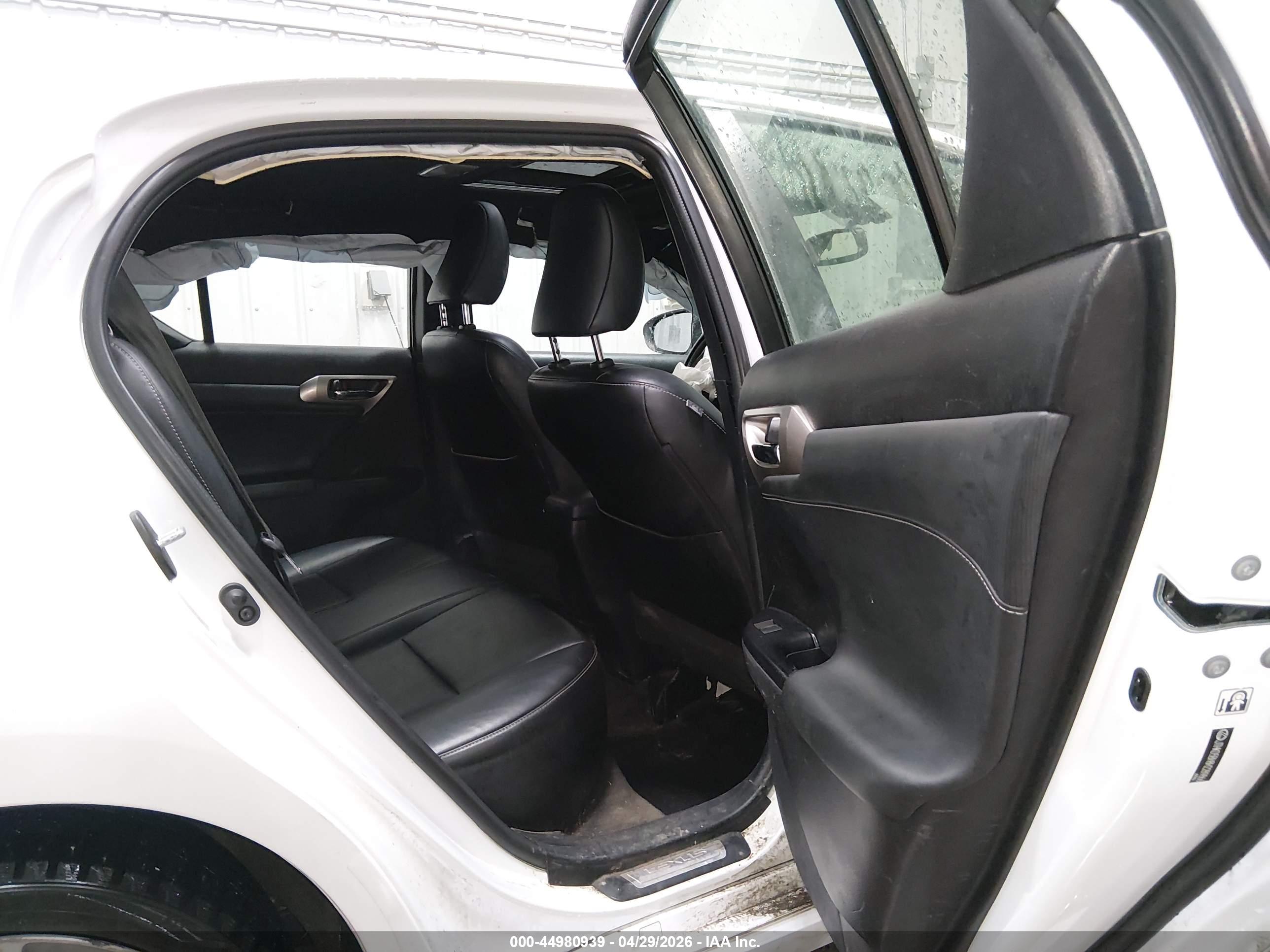LEXUS CT image 8