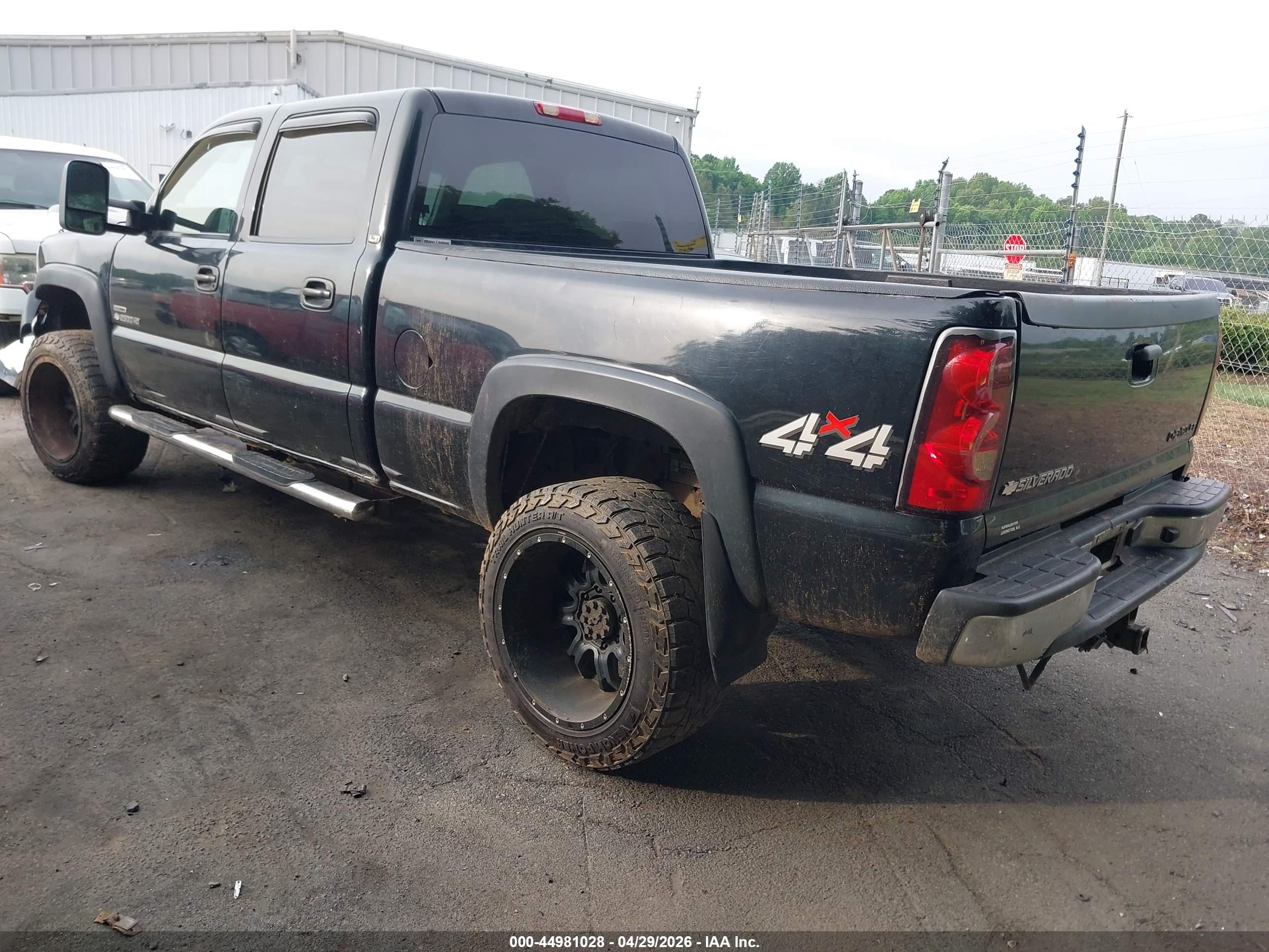 CHEVROLET SILVERADO image 3
