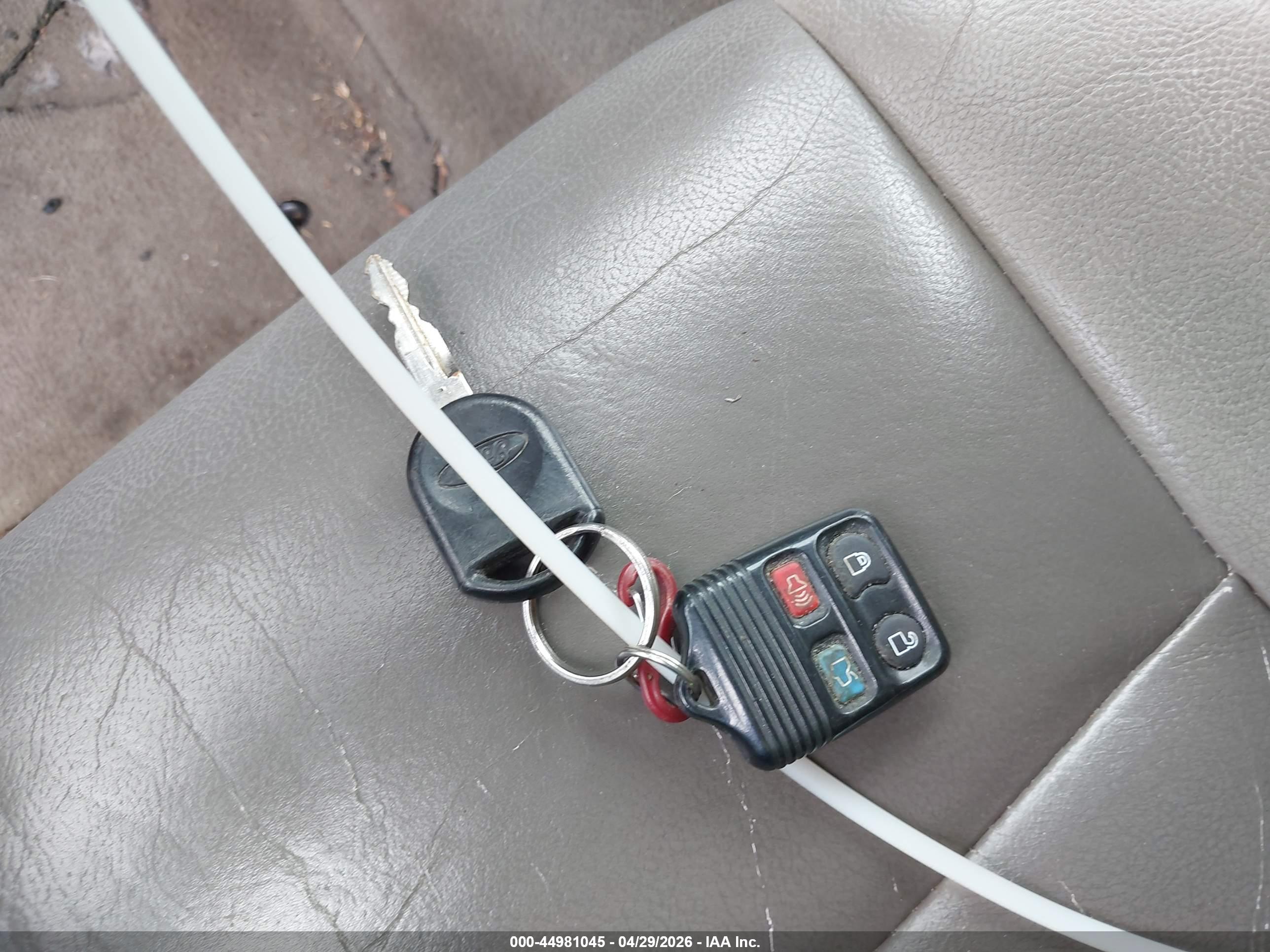 FORD EXPLORER image 11