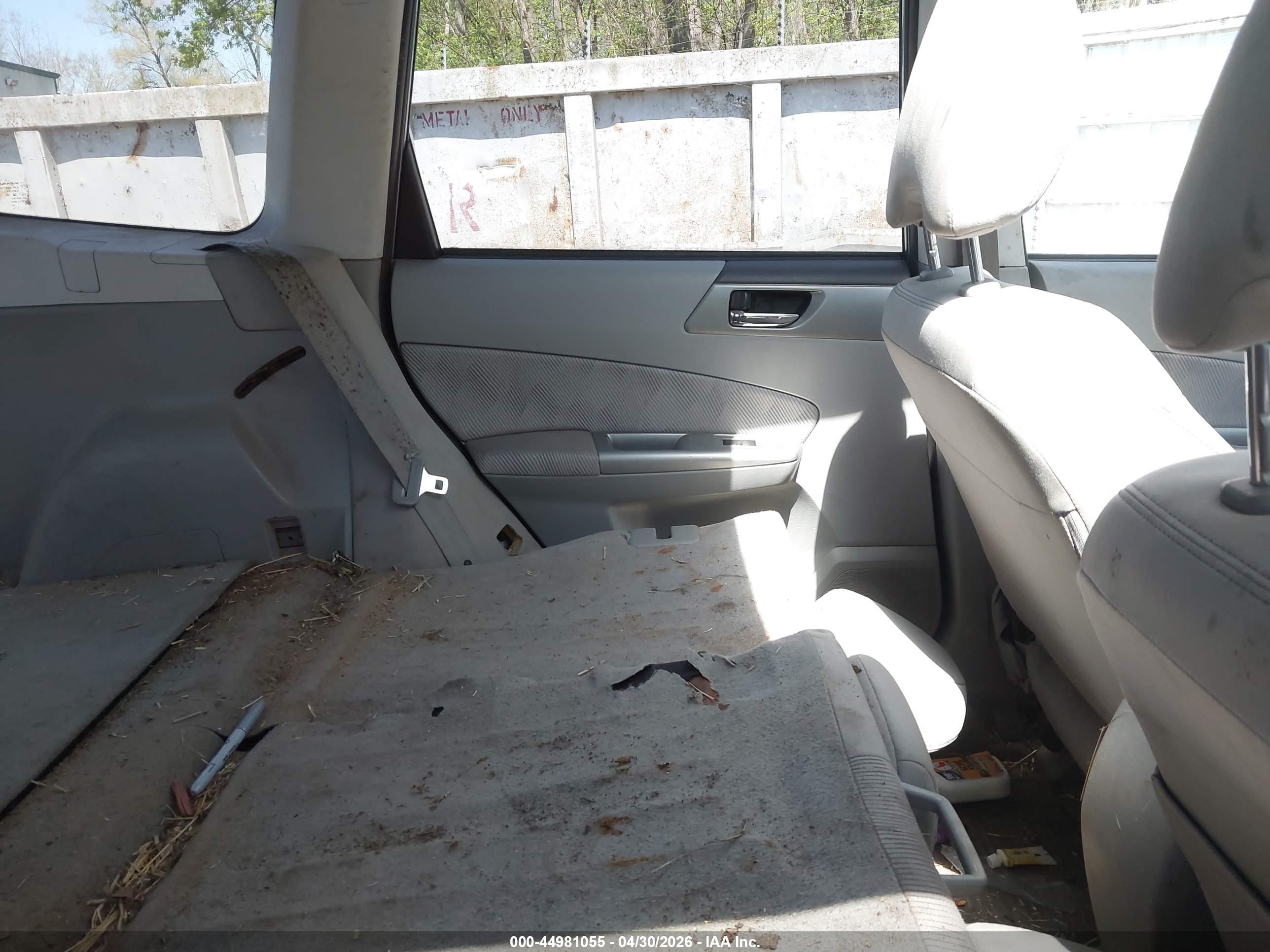SUBARU FORESTER image 8