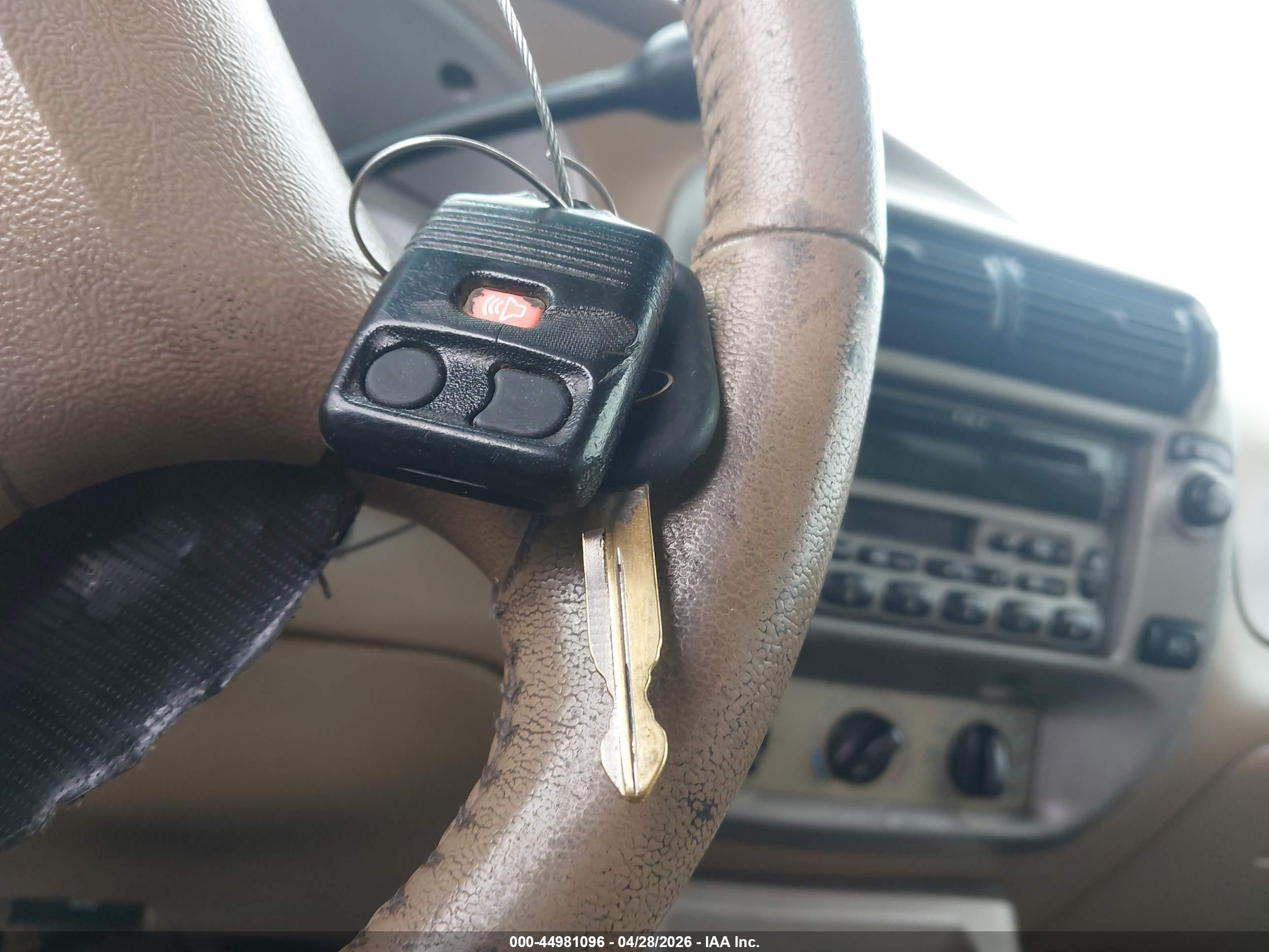 FORD EXPLORER image 11
