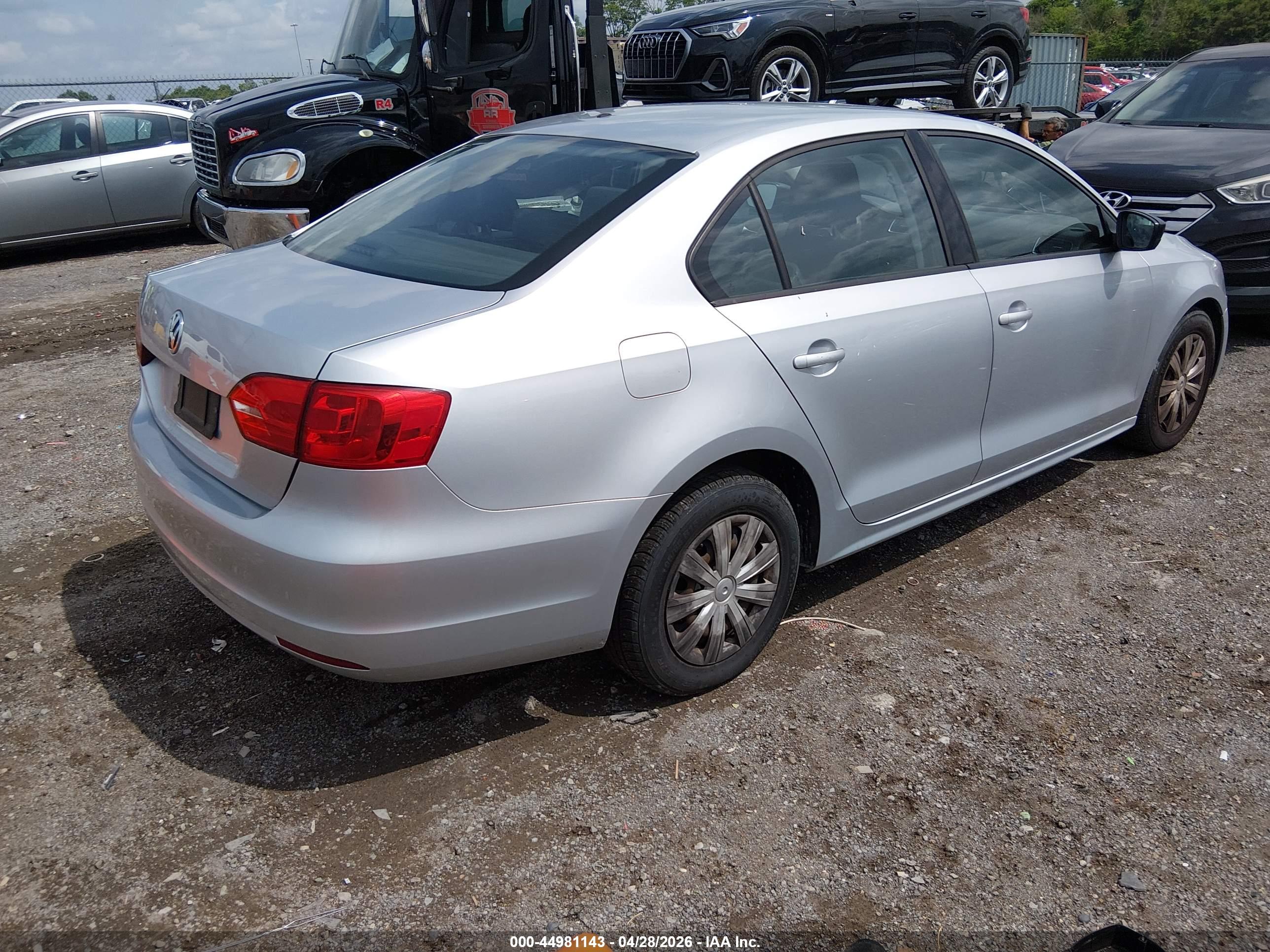 VOLKSWAGEN JETTA image 4