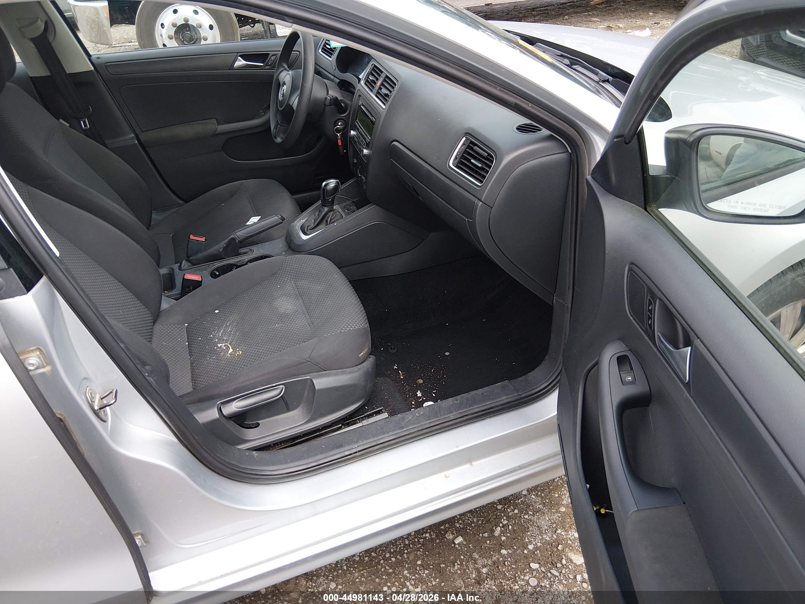 VOLKSWAGEN JETTA image 5