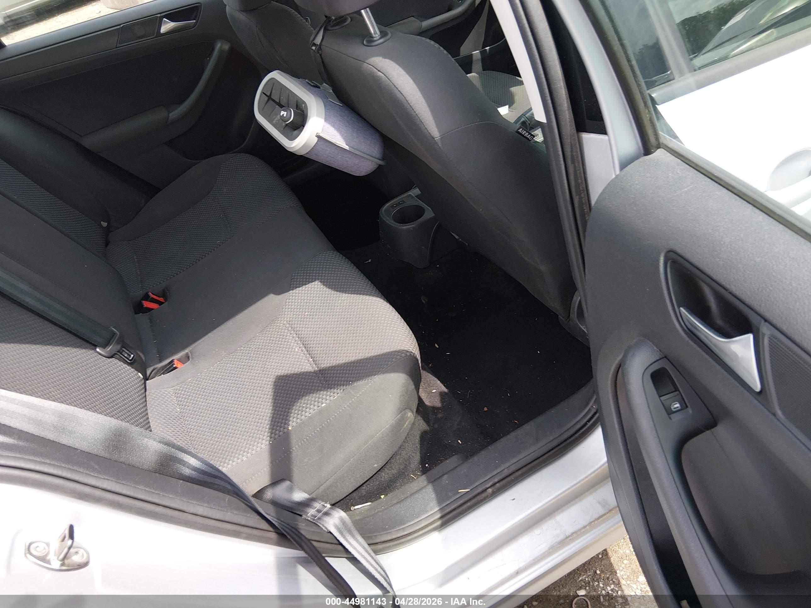 VOLKSWAGEN JETTA image 8