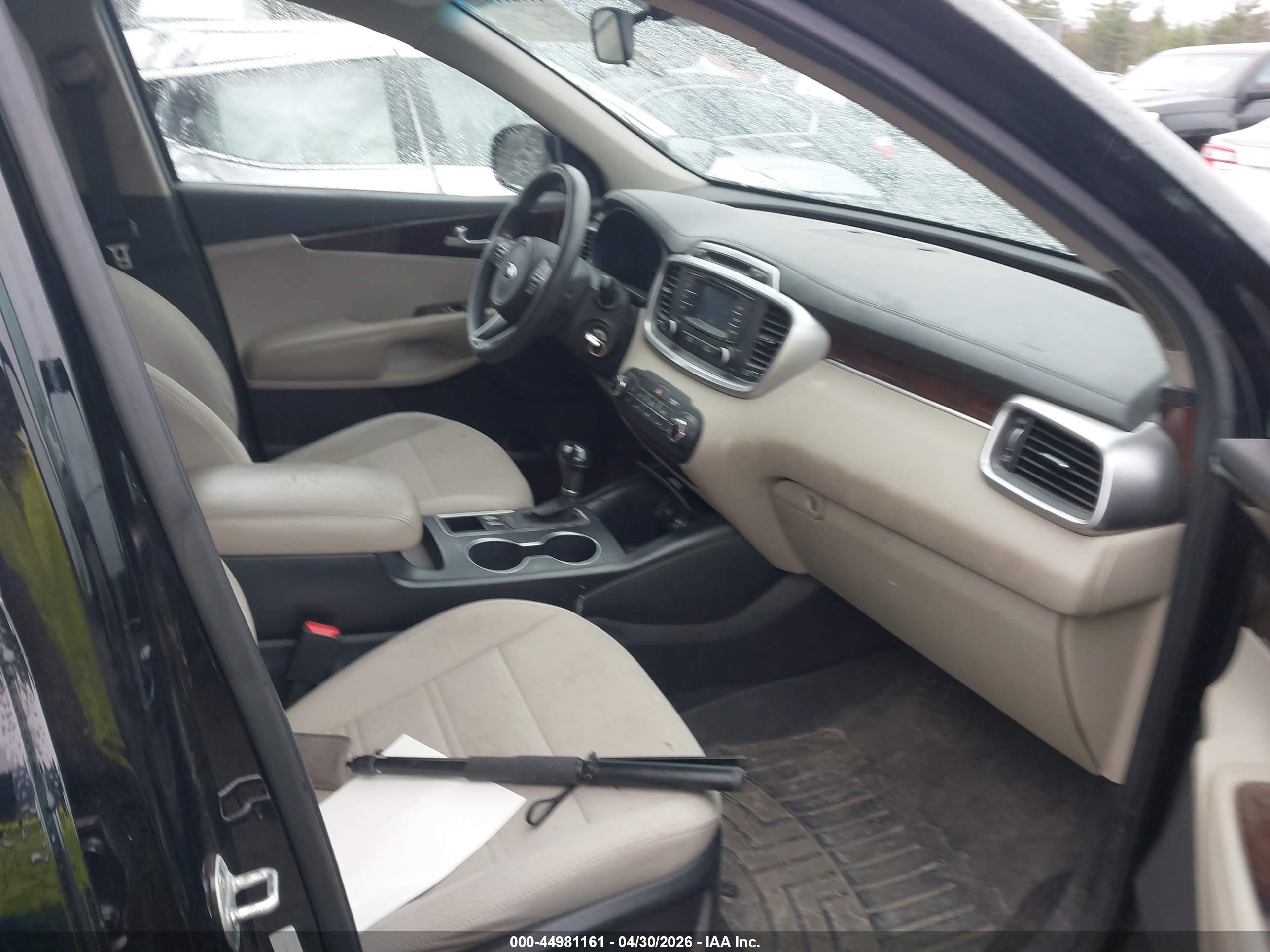 KIA SORENTO image 5