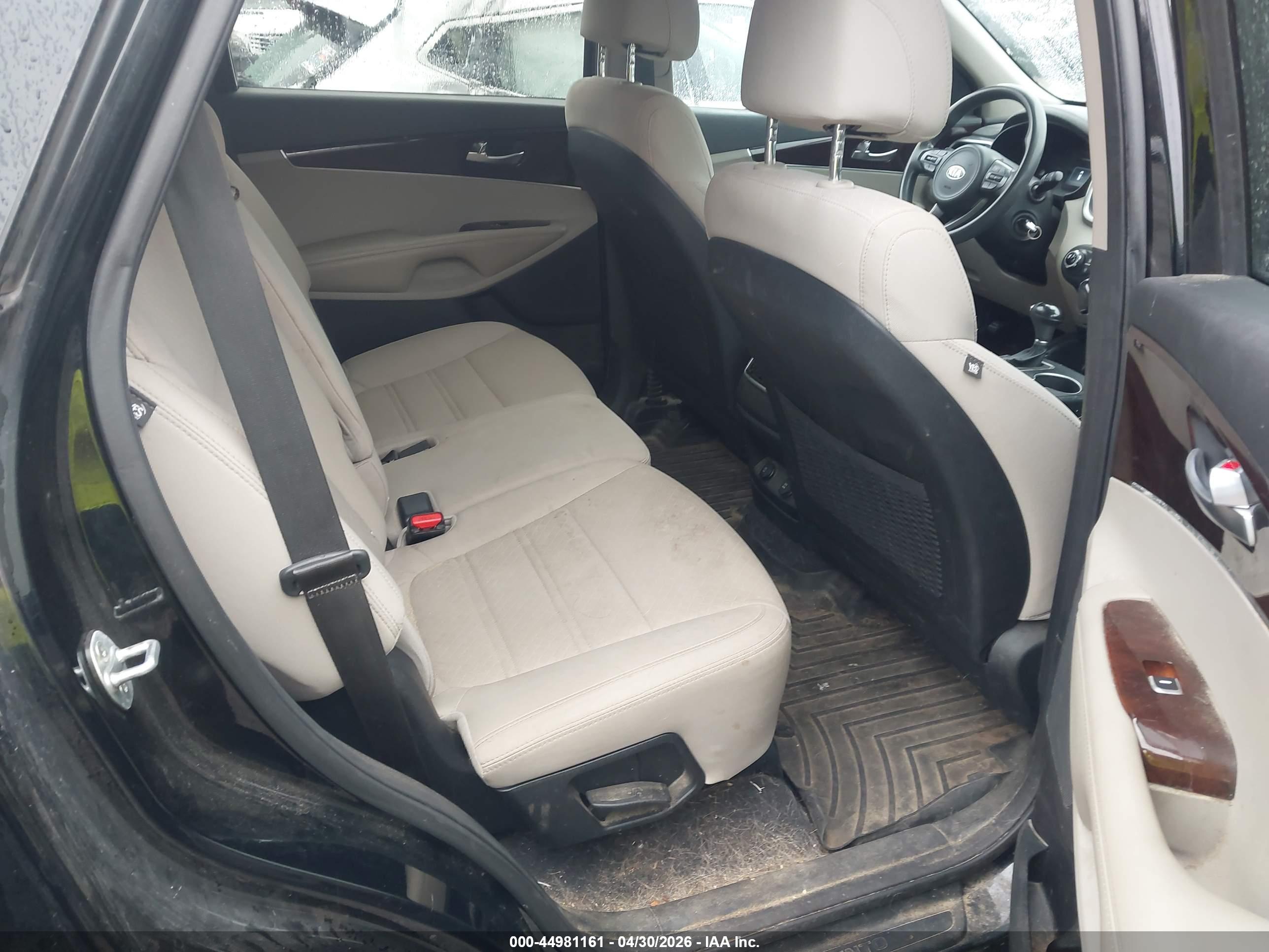 KIA SORENTO image 8