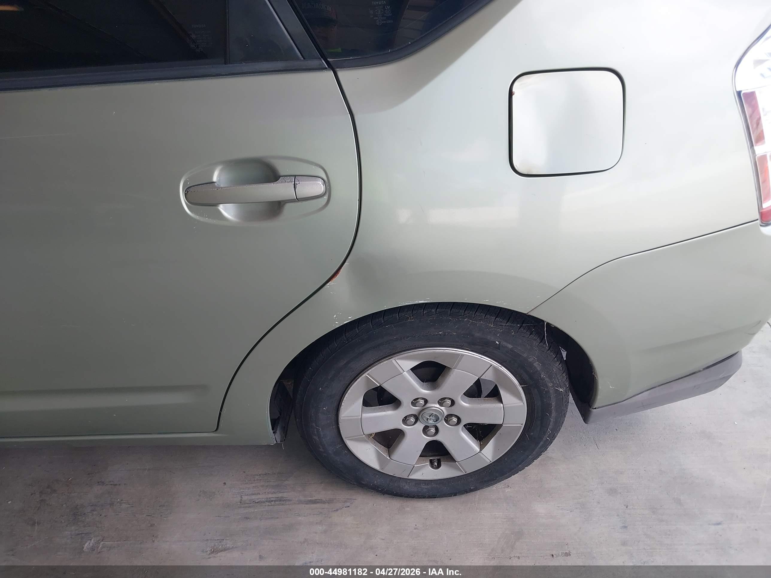 TOYOTA PRIUS image 6