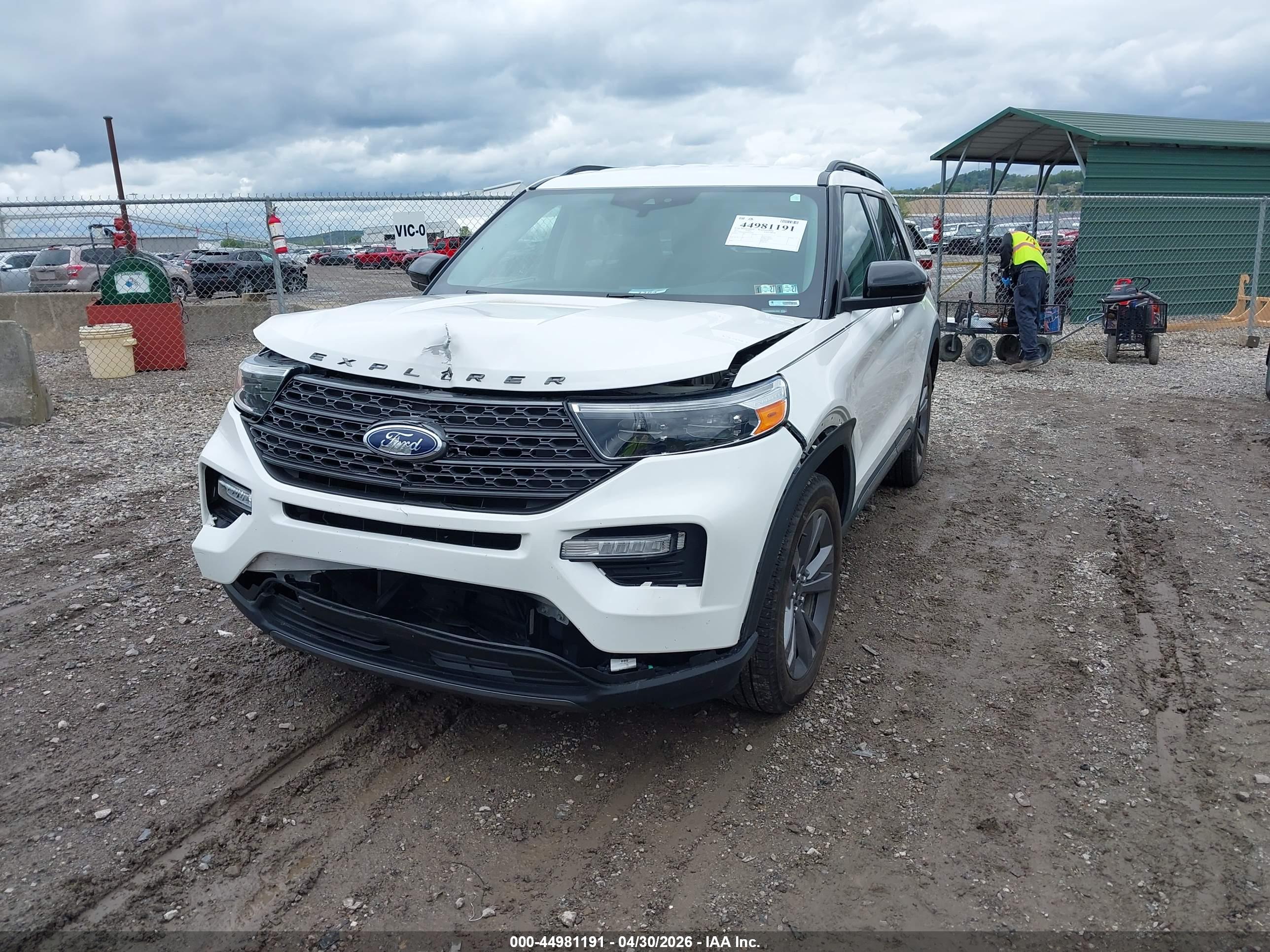 FORD EXPLORER image 2