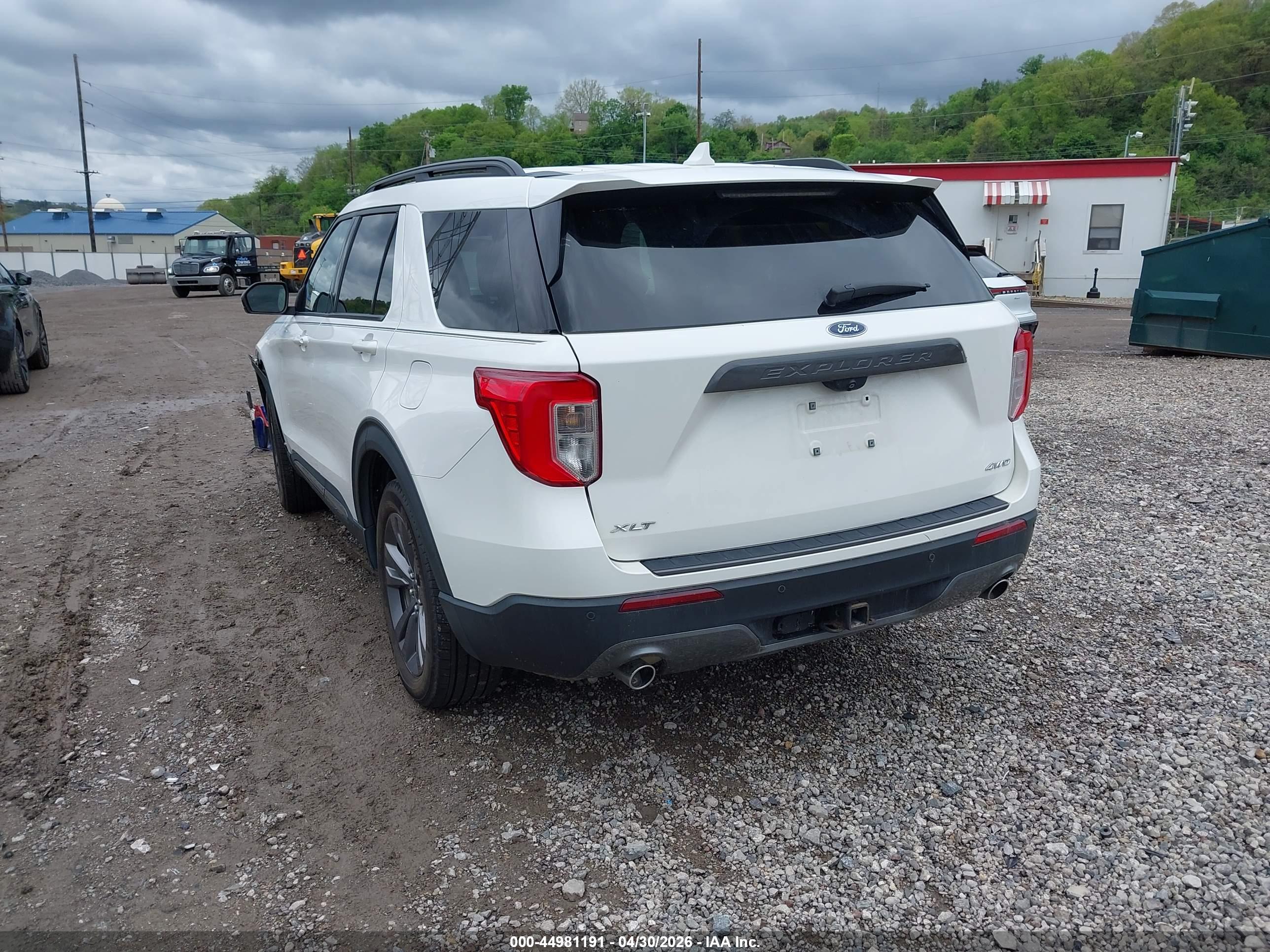FORD EXPLORER image 3
