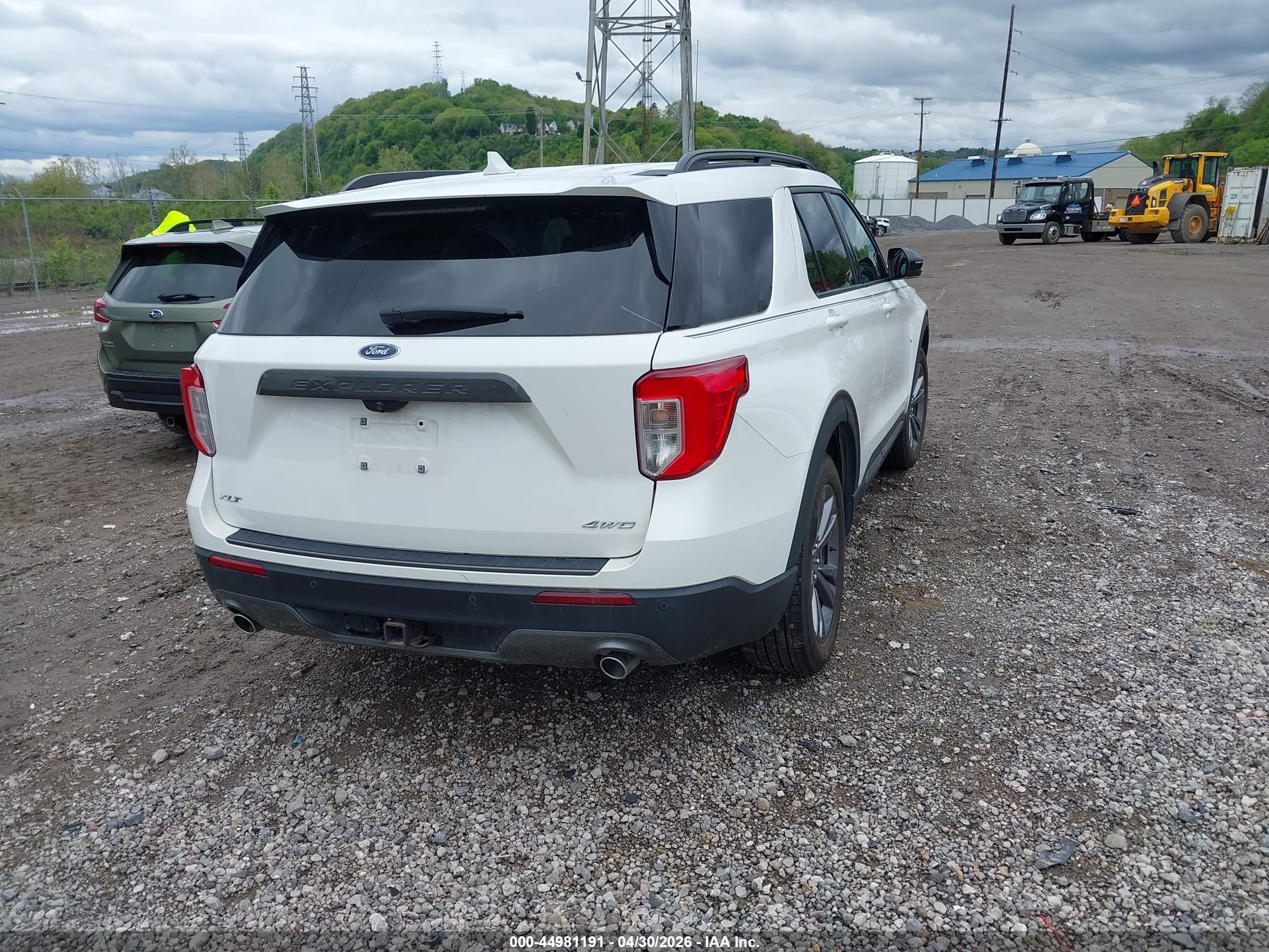 FORD EXPLORER image 4