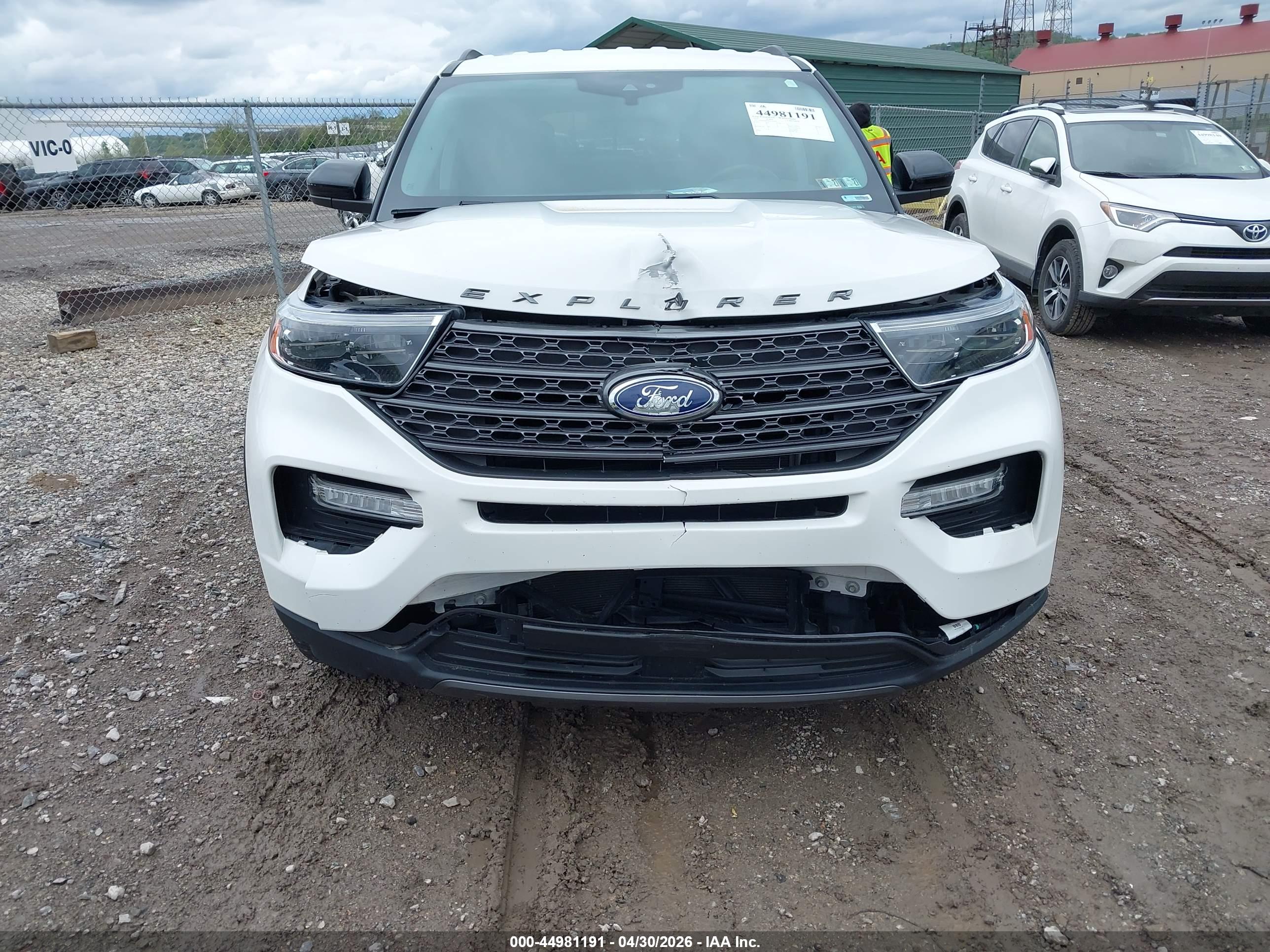 FORD EXPLORER image 6