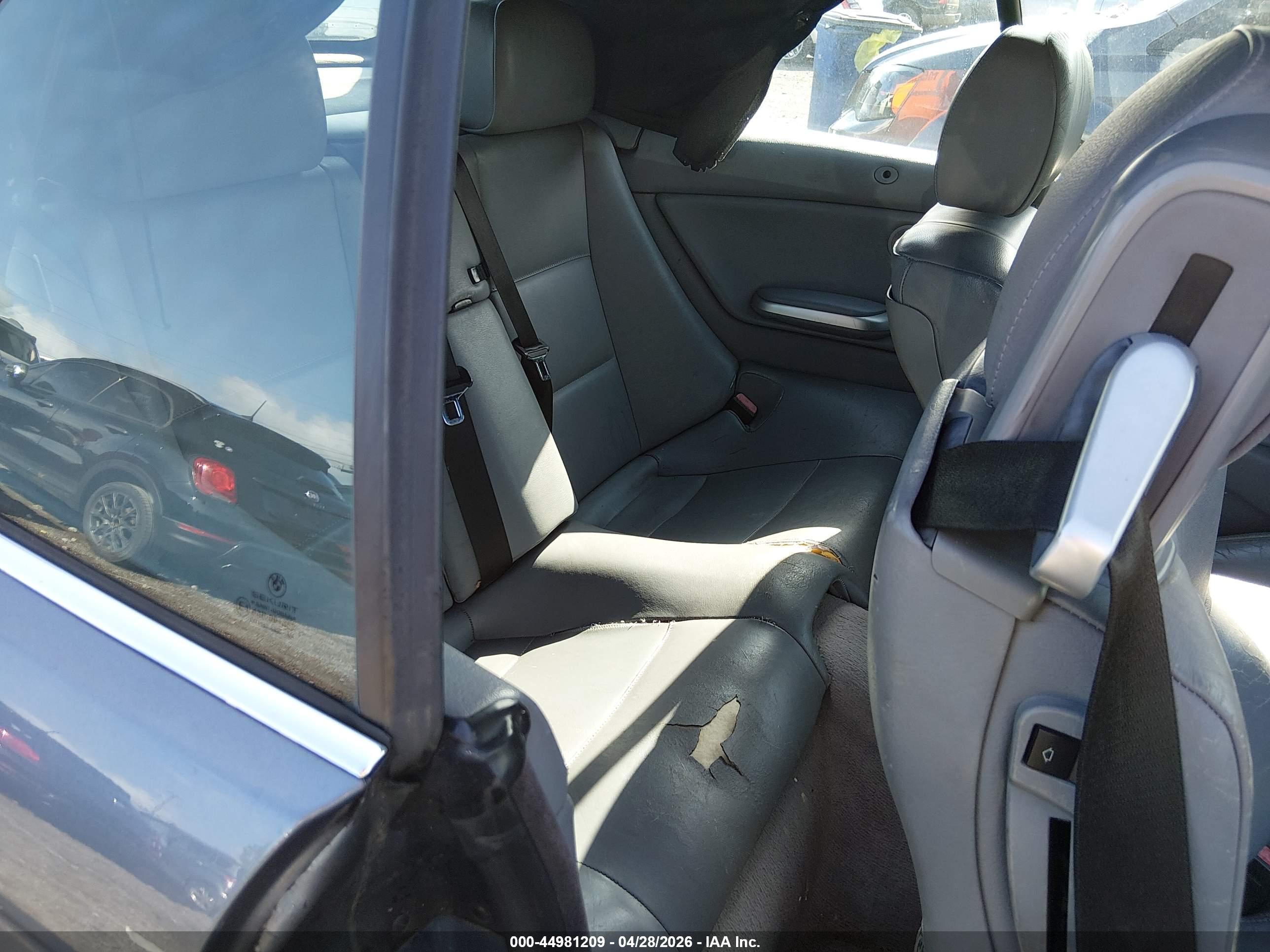 BMW 330CI image 8