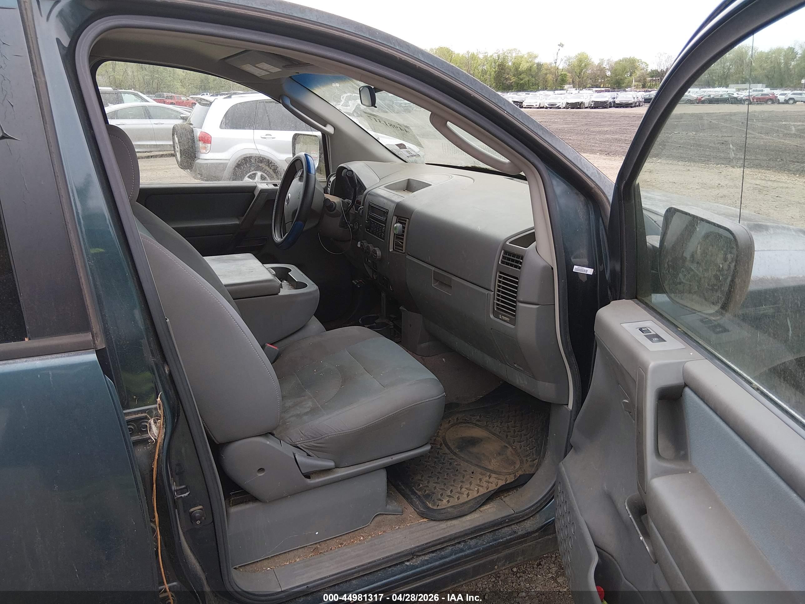 NISSAN TITAN image 5