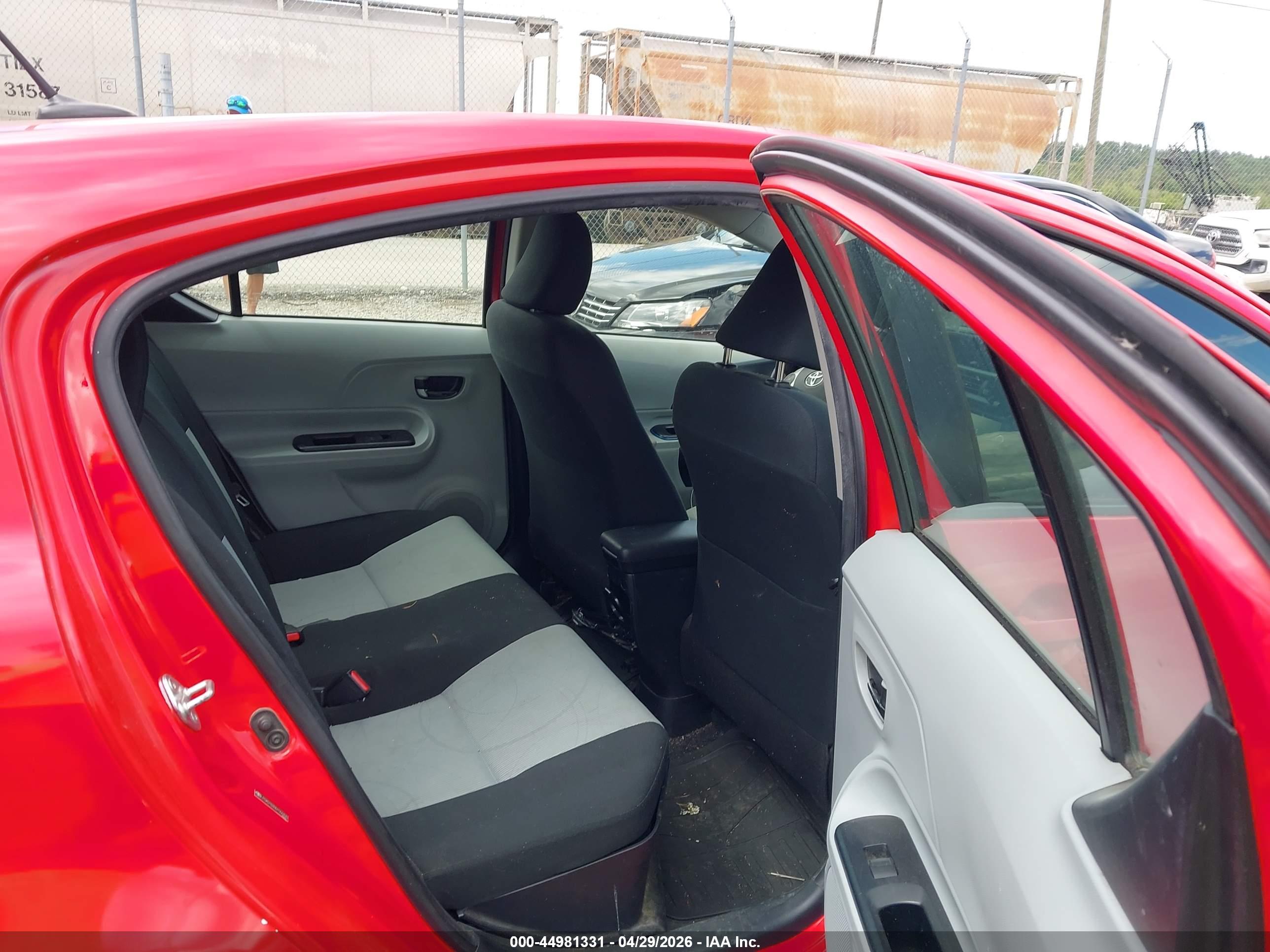 TOYOTA PRIUS image 8