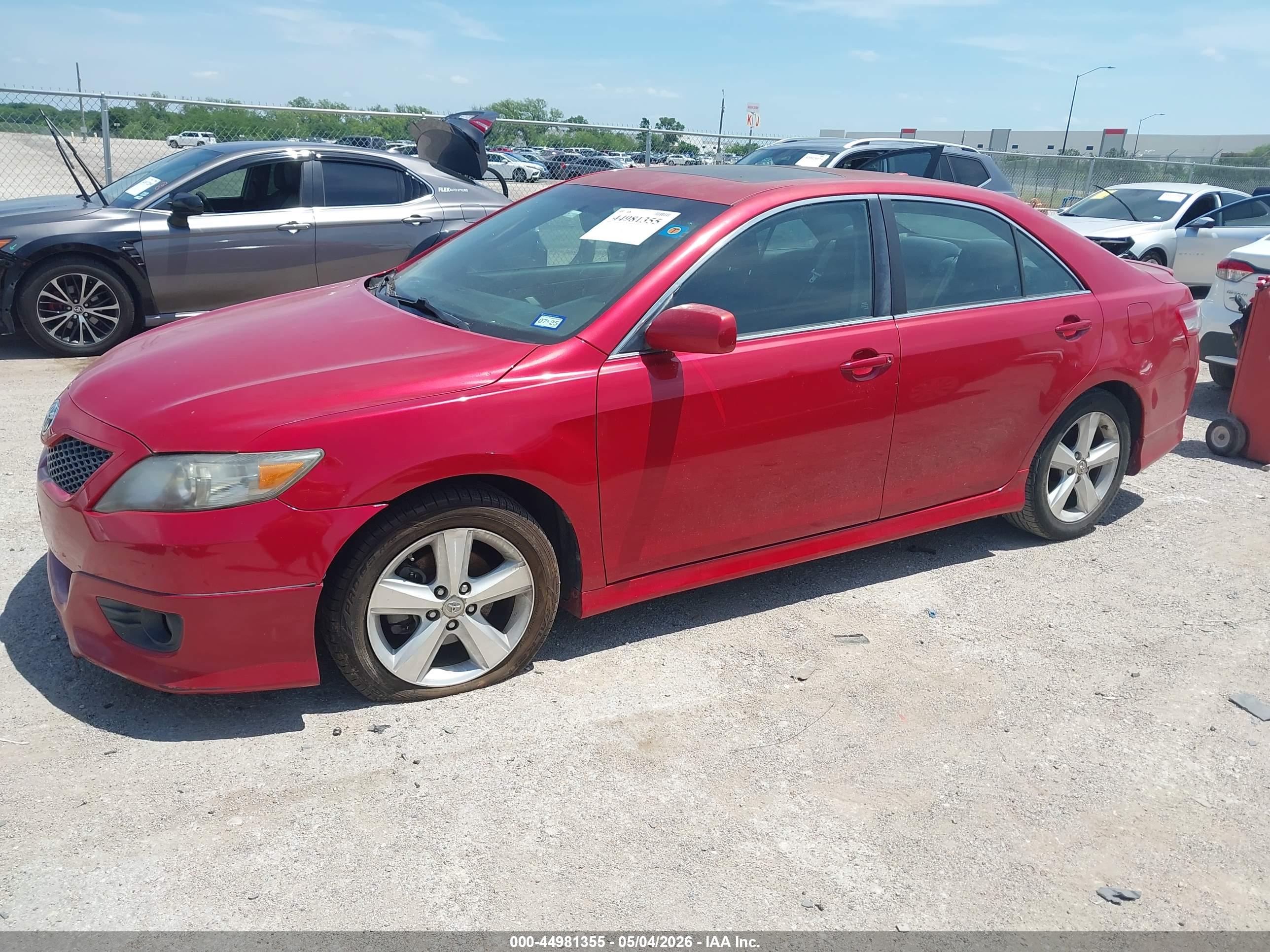 TOYOTA CAMRY image 2