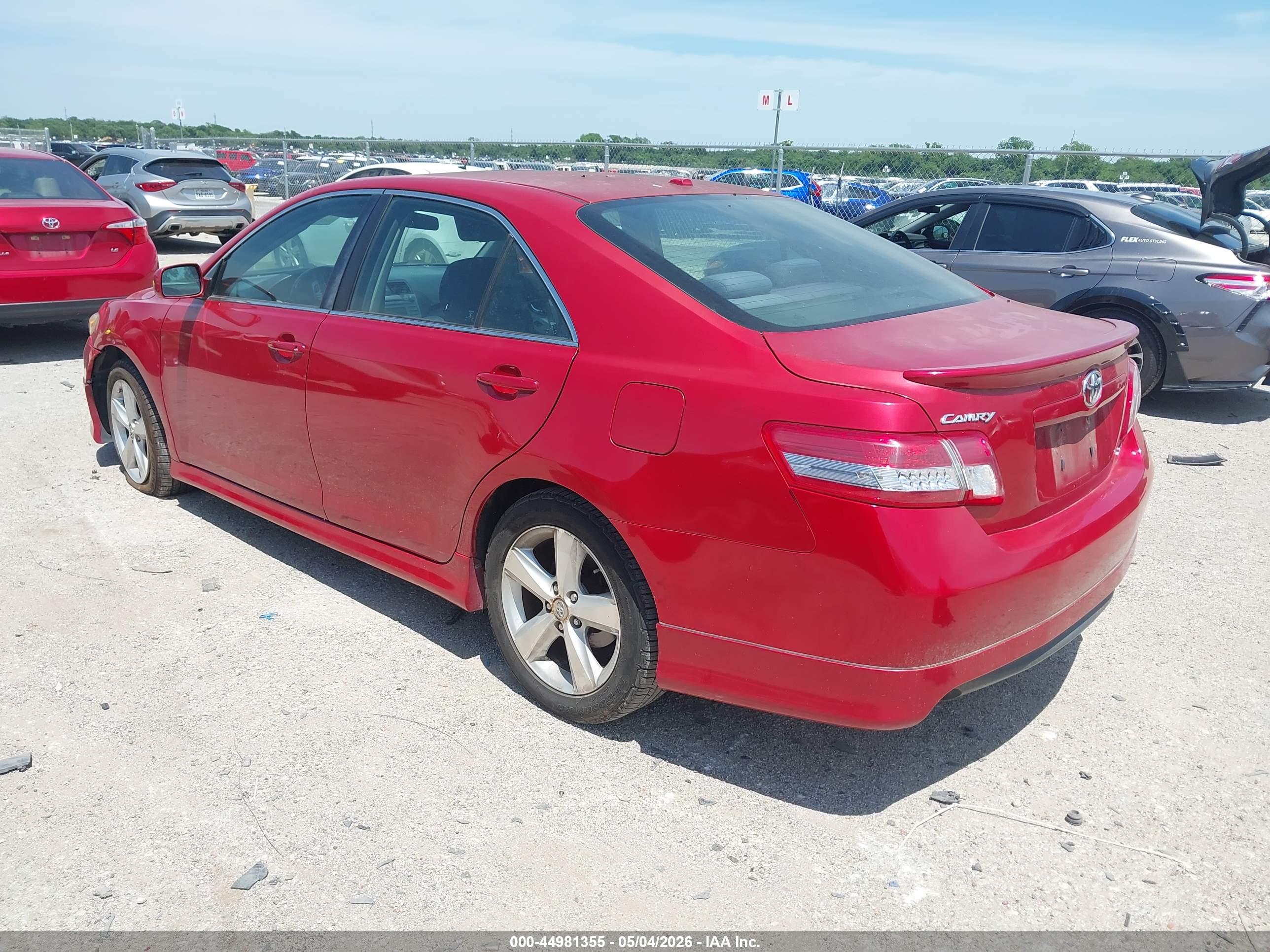 TOYOTA CAMRY image 3